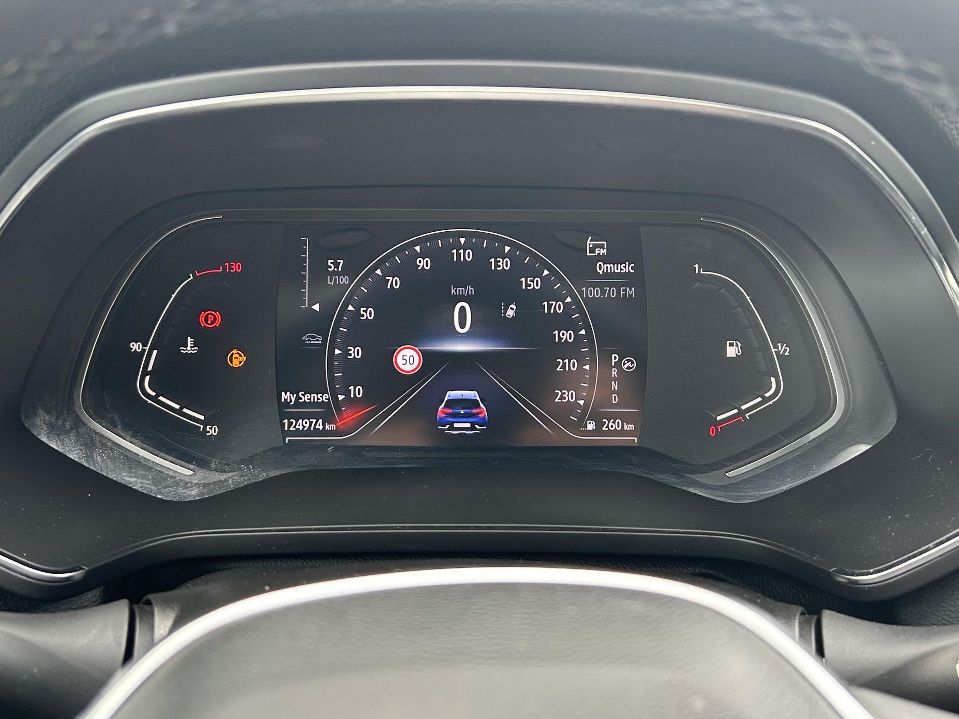 Renault Captur met kenteken R-759-RX – dashboard