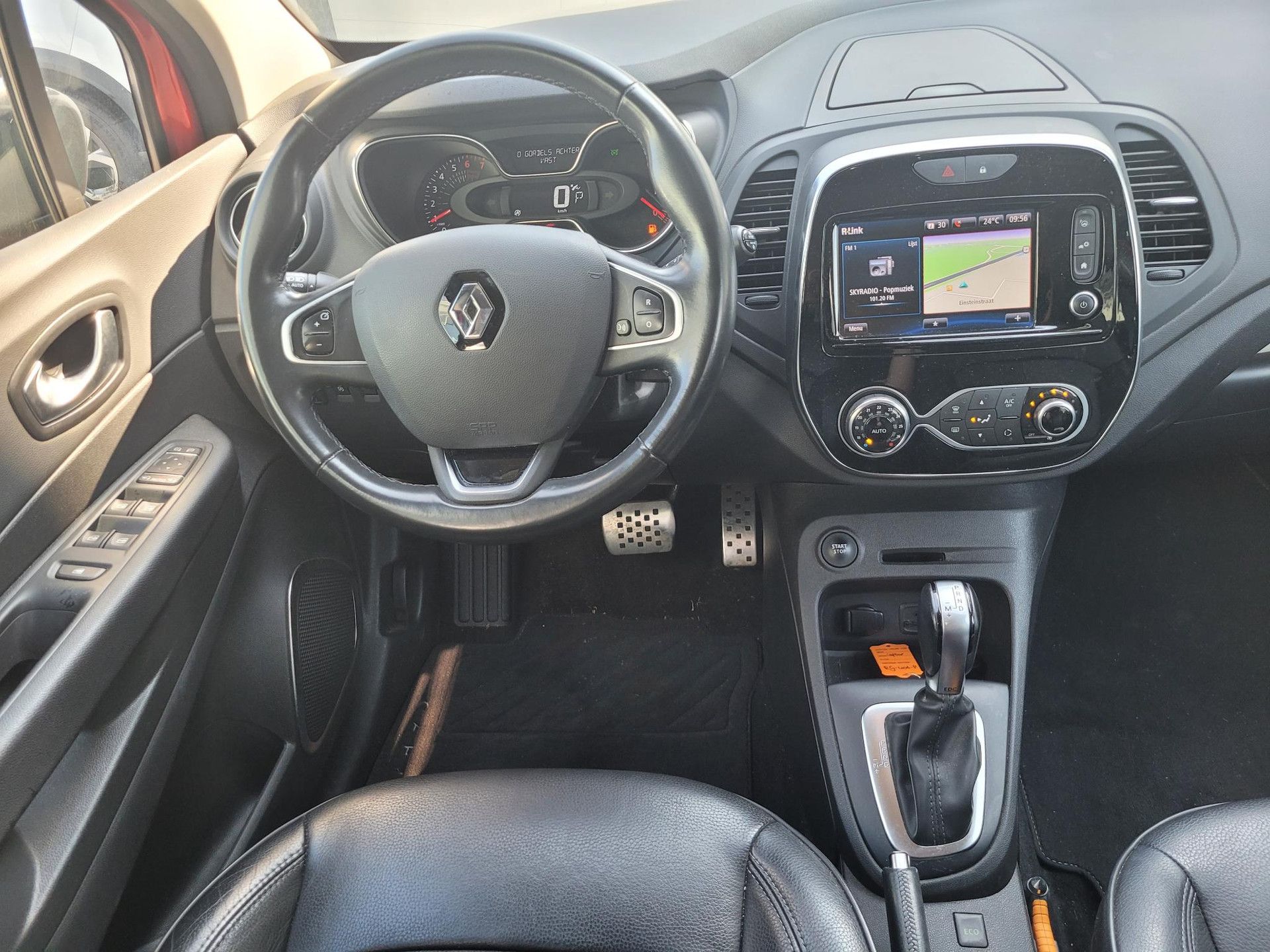Renault Captur met kenteken RG-406-P – interieur