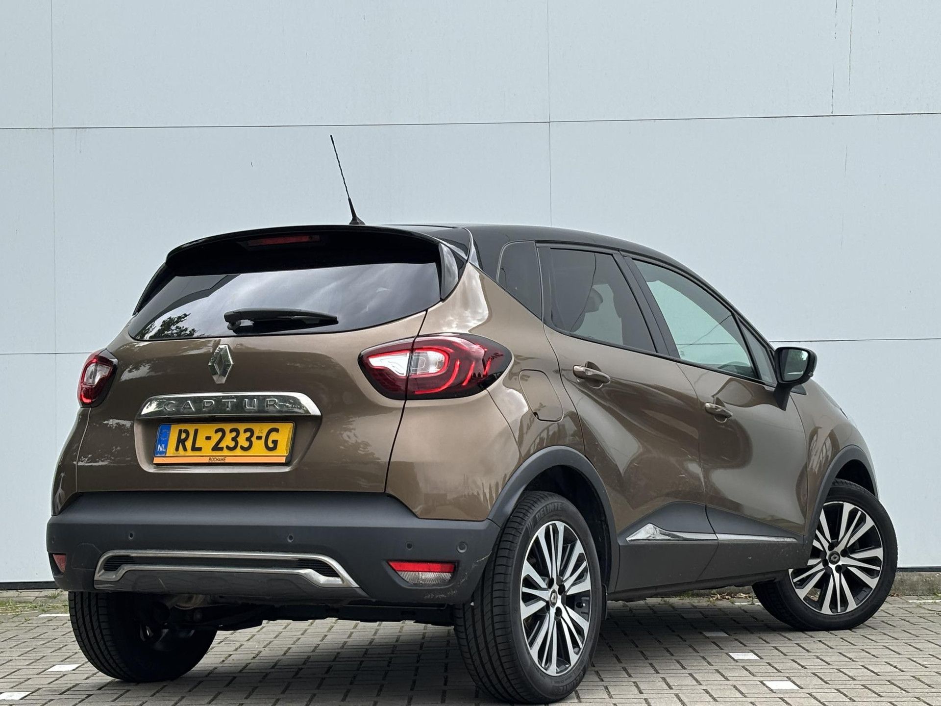 Renault Captur met kenteken RL-233-G – achteraanzicht