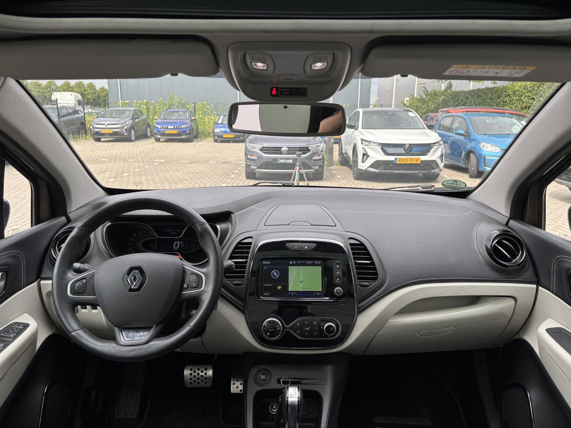 Renault Captur met kenteken RL-233-G – interieur