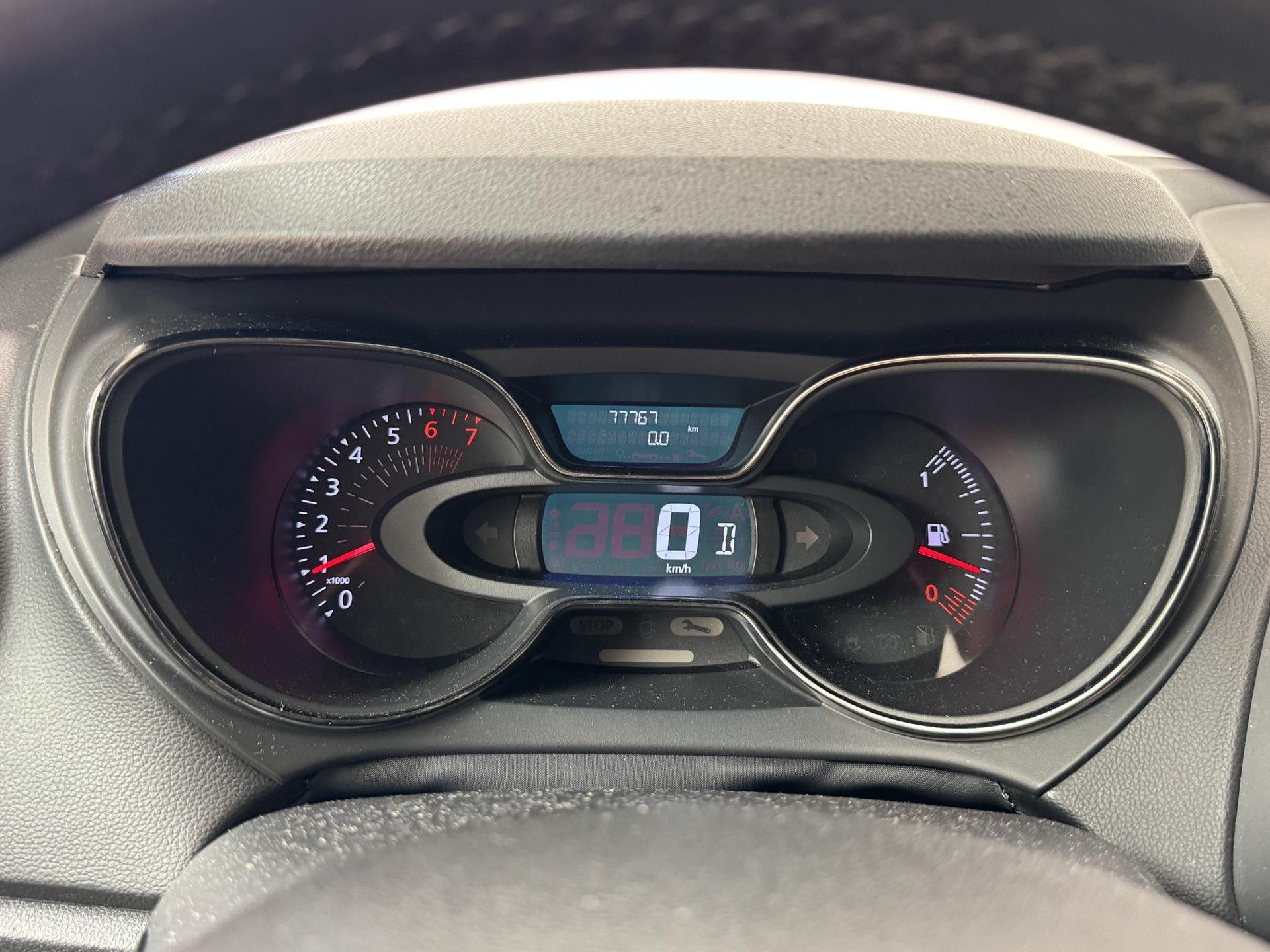 Renault Captur met kenteken S-012-FZ – dashboard
