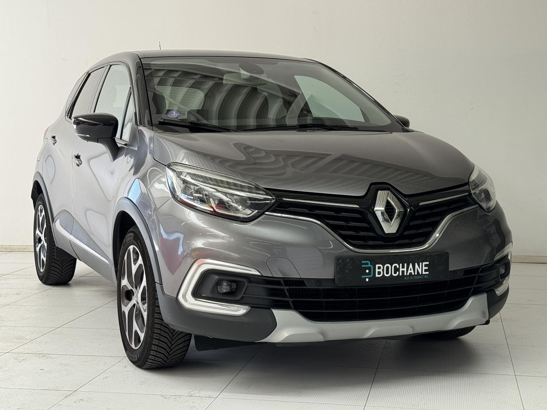 Renault Captur met kenteken S-012-FZ – detailfoto