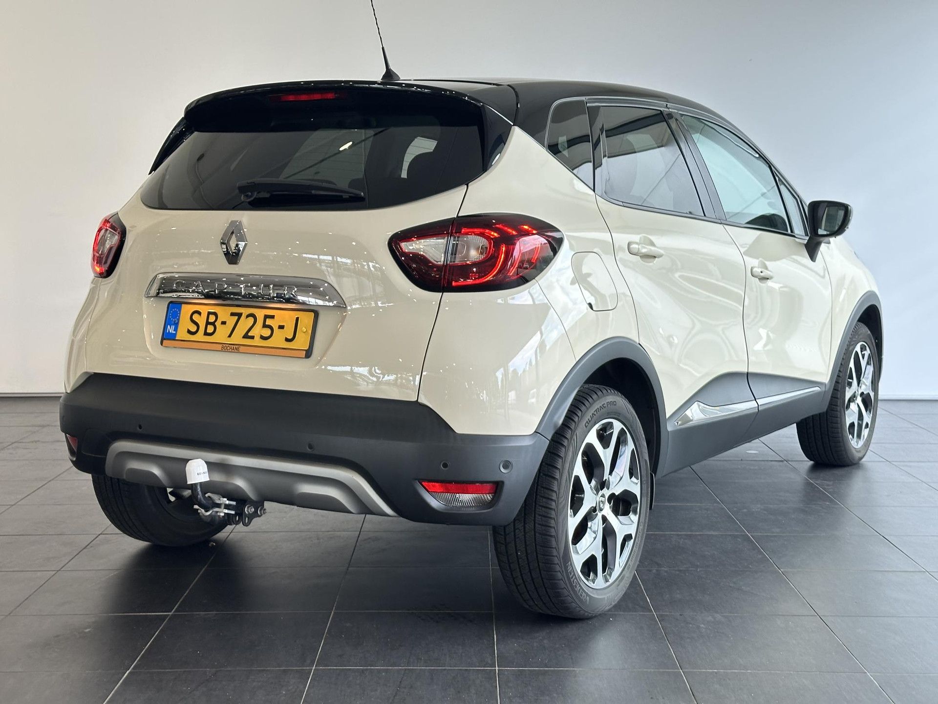 Renault Captur met kenteken SB-725-J – achteraanzicht