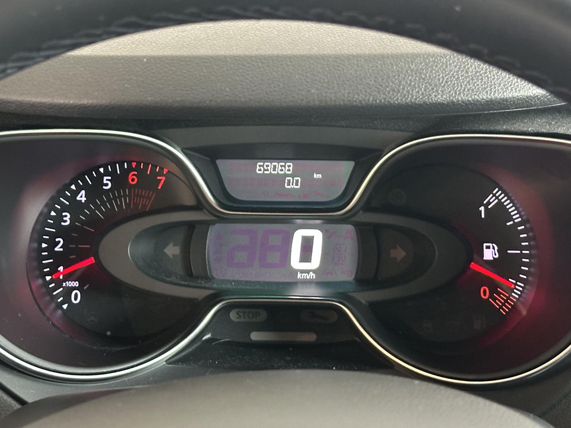 Renault Captur met kenteken SB-725-J – dashboard