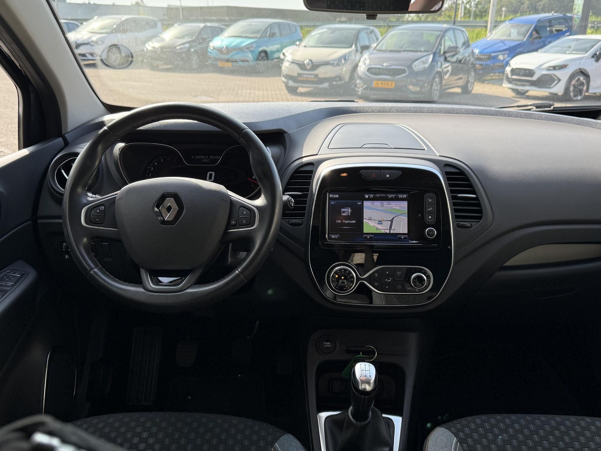 Renault Captur met kenteken SH-390-R – interieur