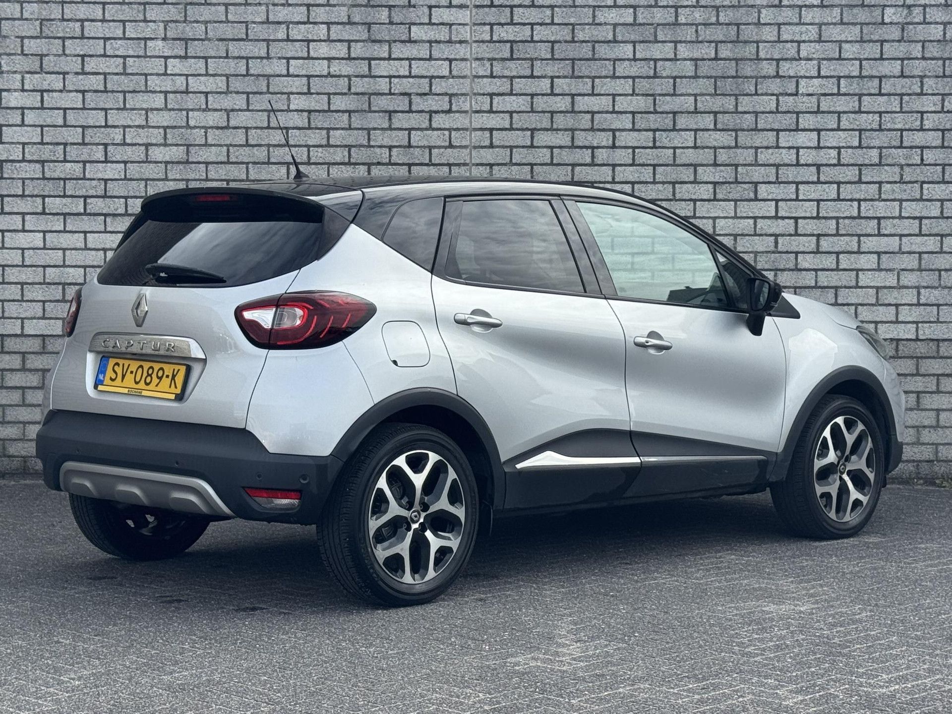 Renault Captur met kenteken SV-089-K – achteraanzicht