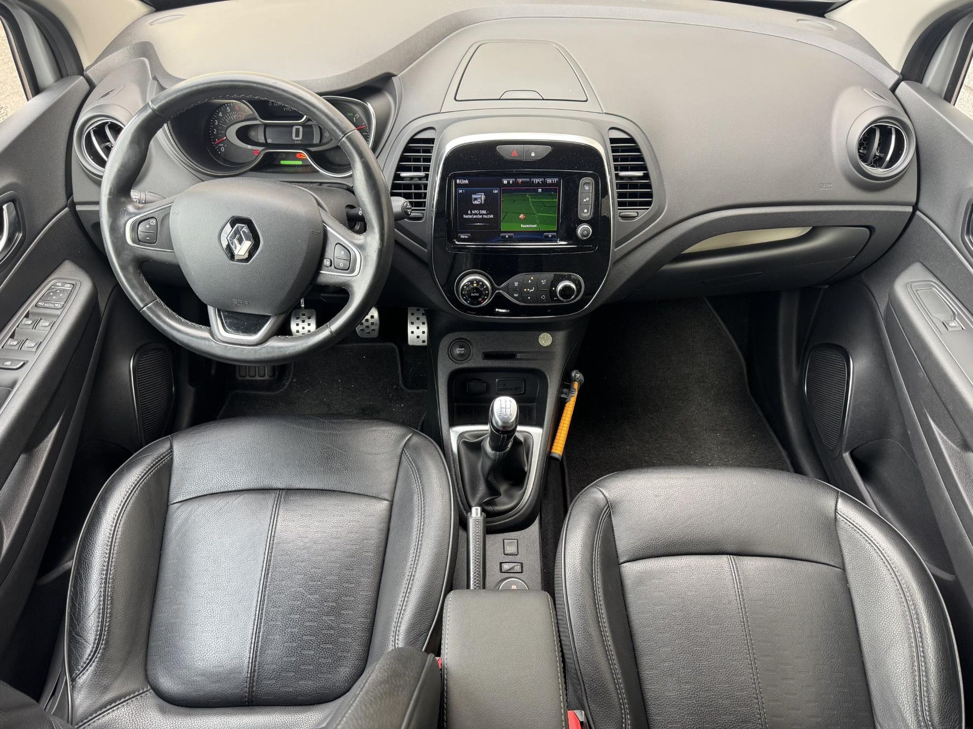 Renault Captur met kenteken SV-089-K – interieur
