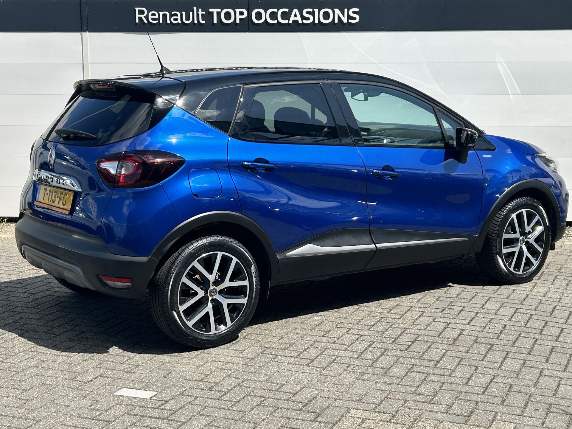 Renault Captur met kenteken T-113-FG – achteraanzicht