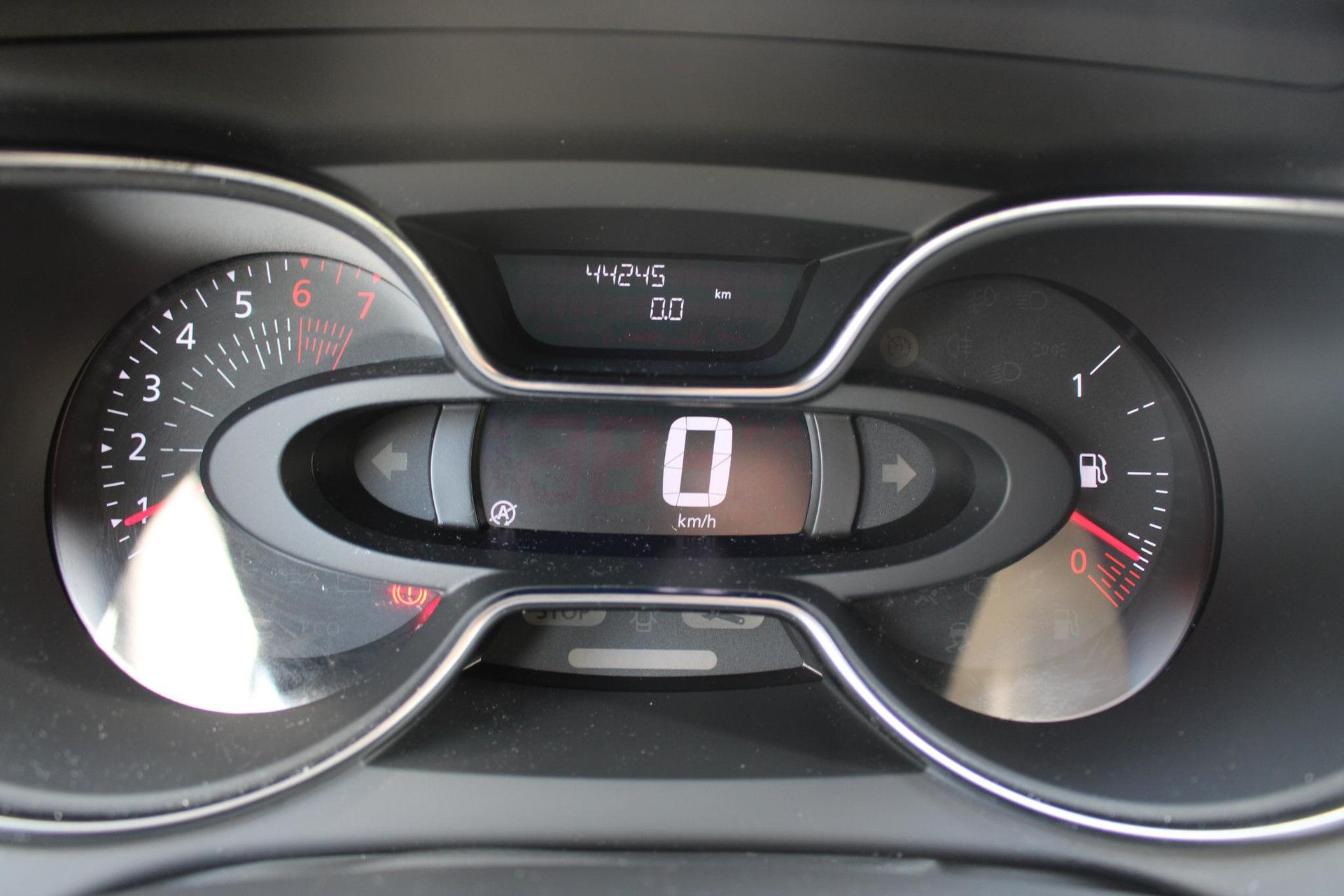 Renault Captur met kenteken X-355-LH – dashboard