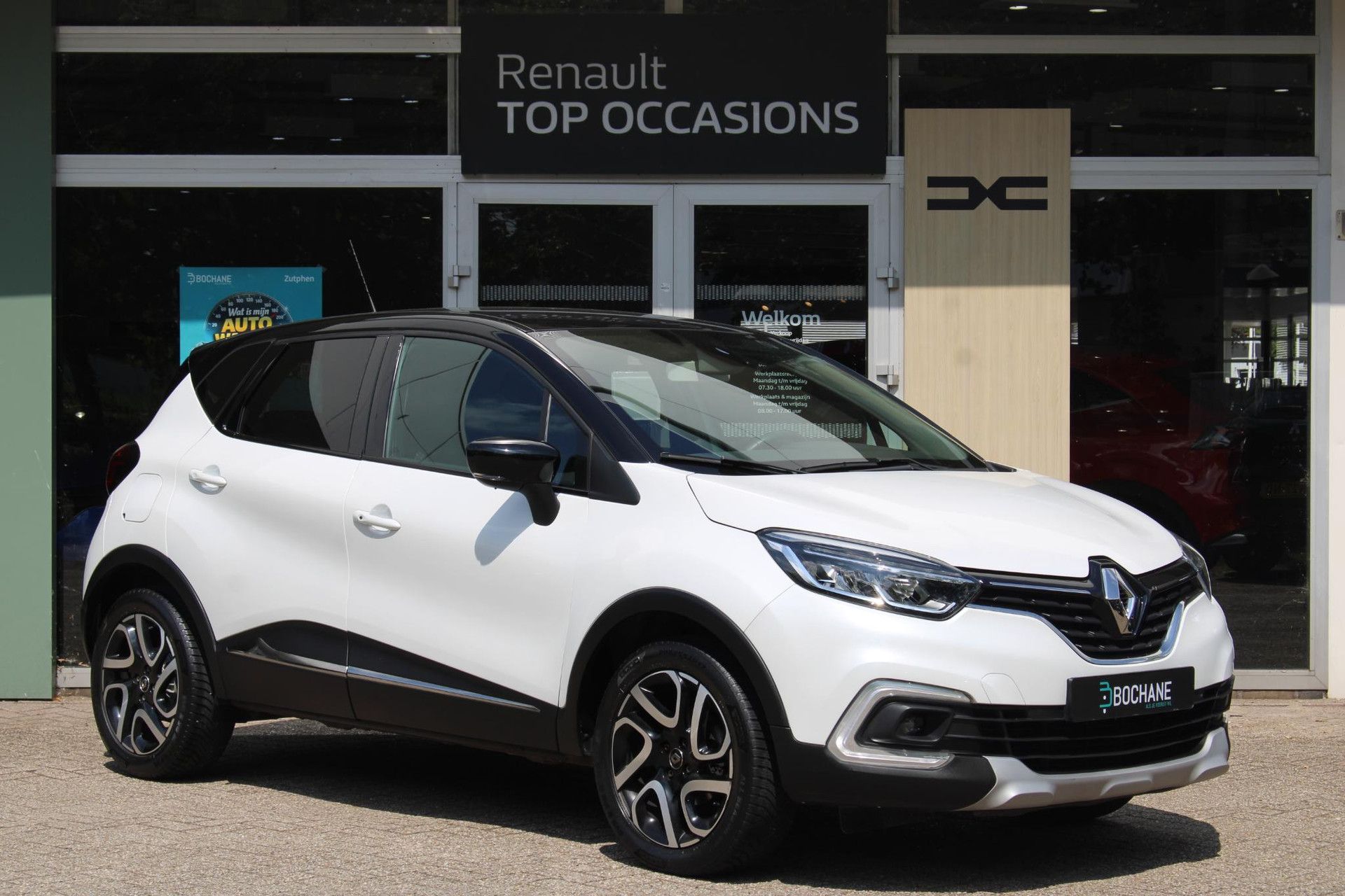 Renault Captur met kenteken X-355-LH – detailfoto