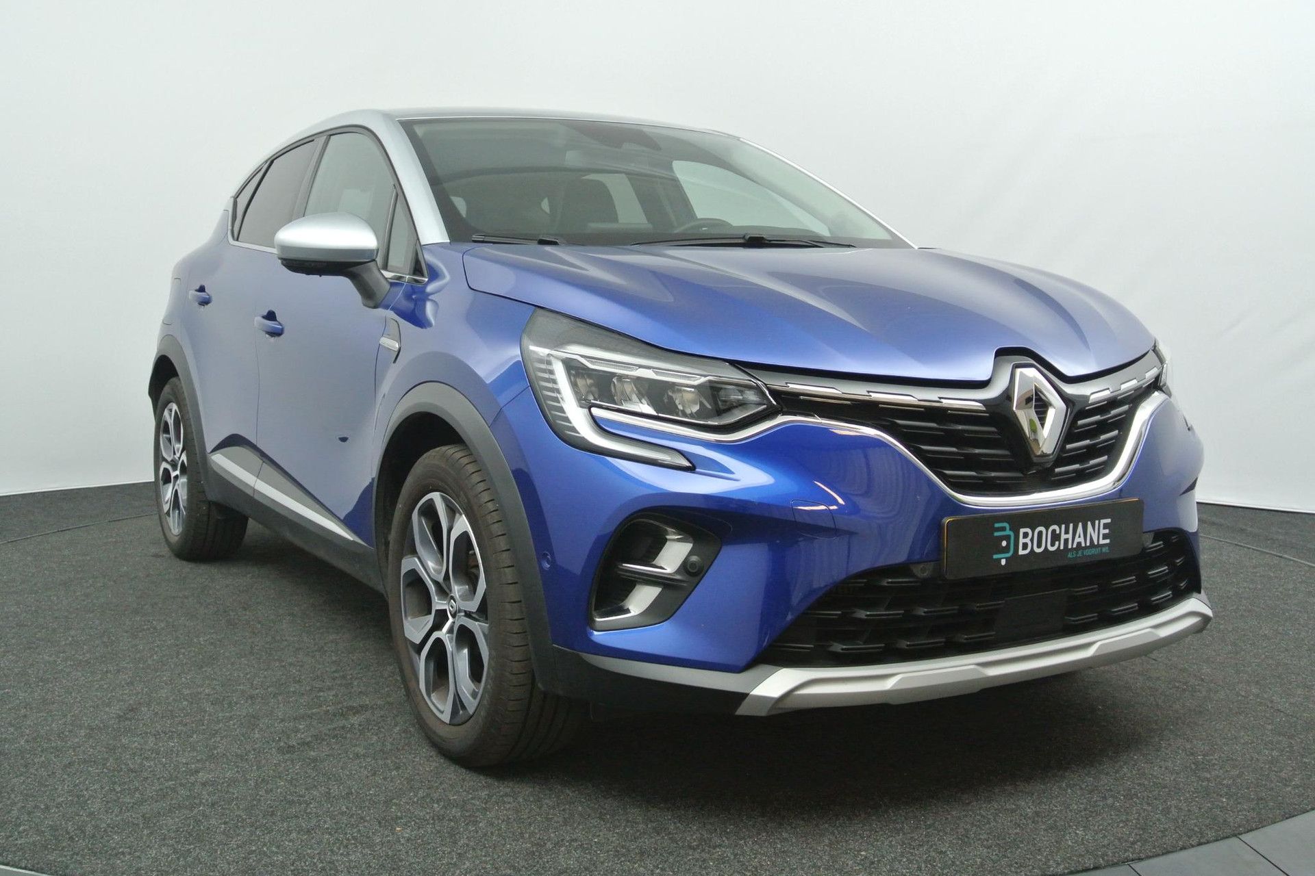 Renault Captur met kenteken X-699-JX – detailfoto