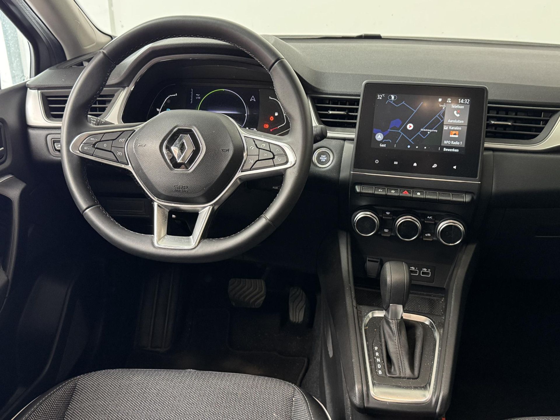 Renault Captur met kenteken X-699-TH – interieur