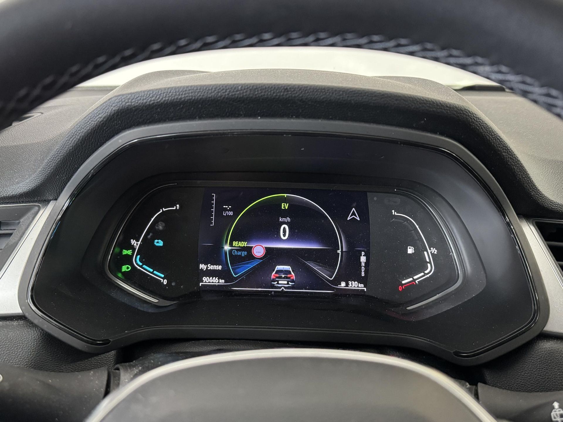 Renault Captur met kenteken X-699-TH – dashboard