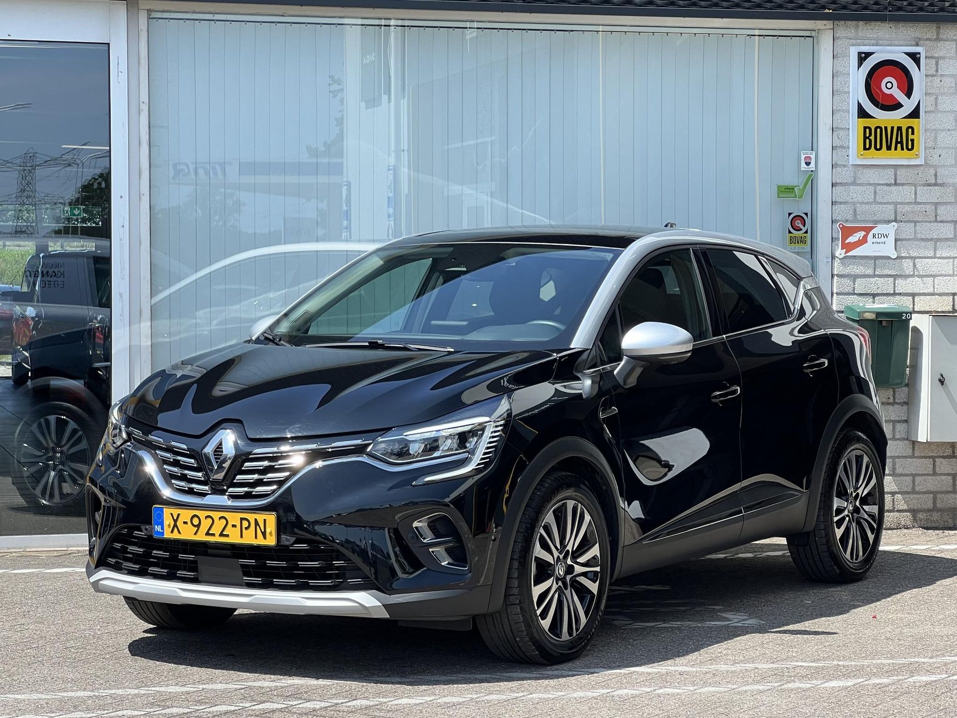 Renault Captur met kenteken X-922-PN – detailfoto