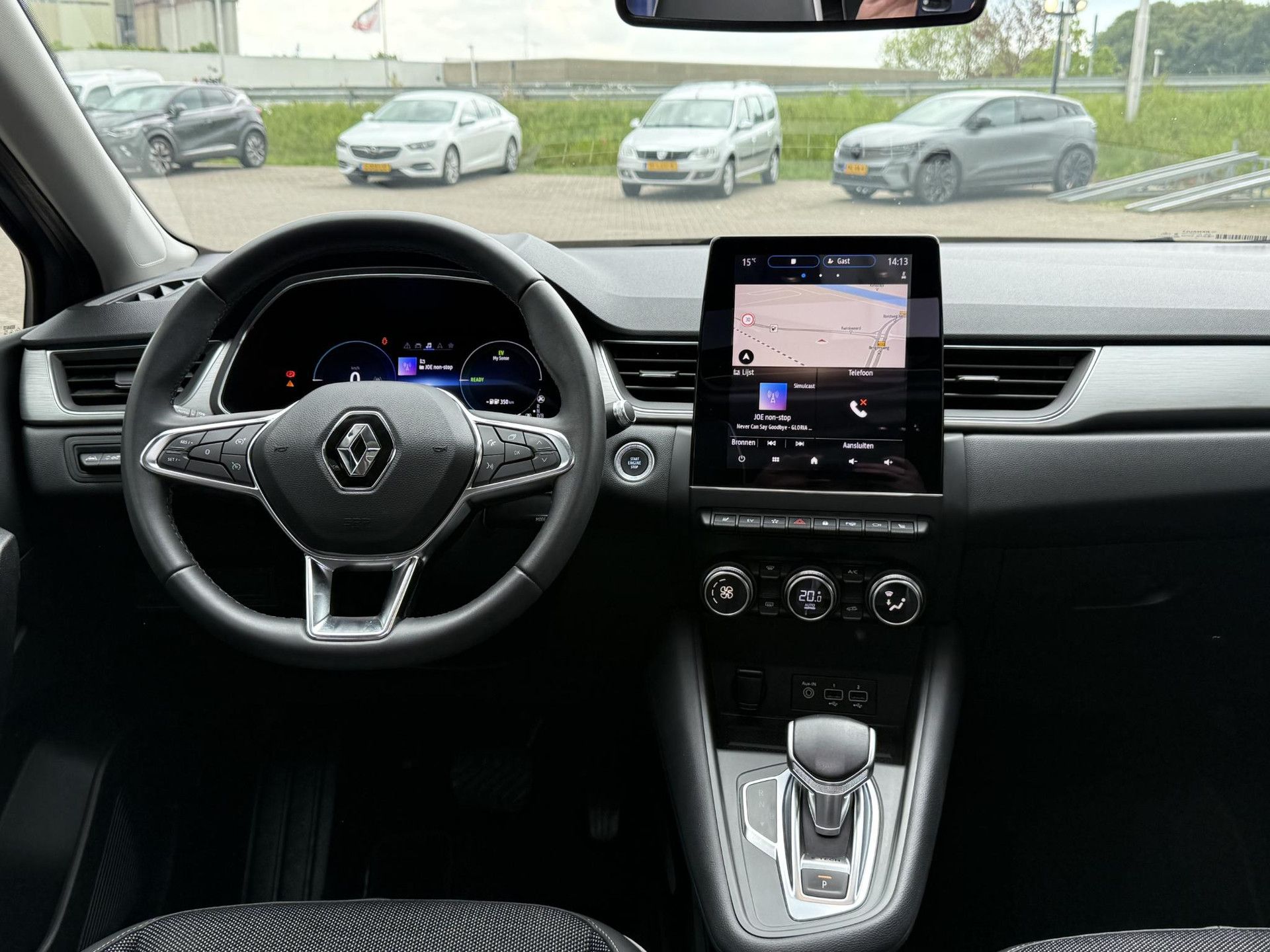 Renault Captur met kenteken X-943-DS – interieur