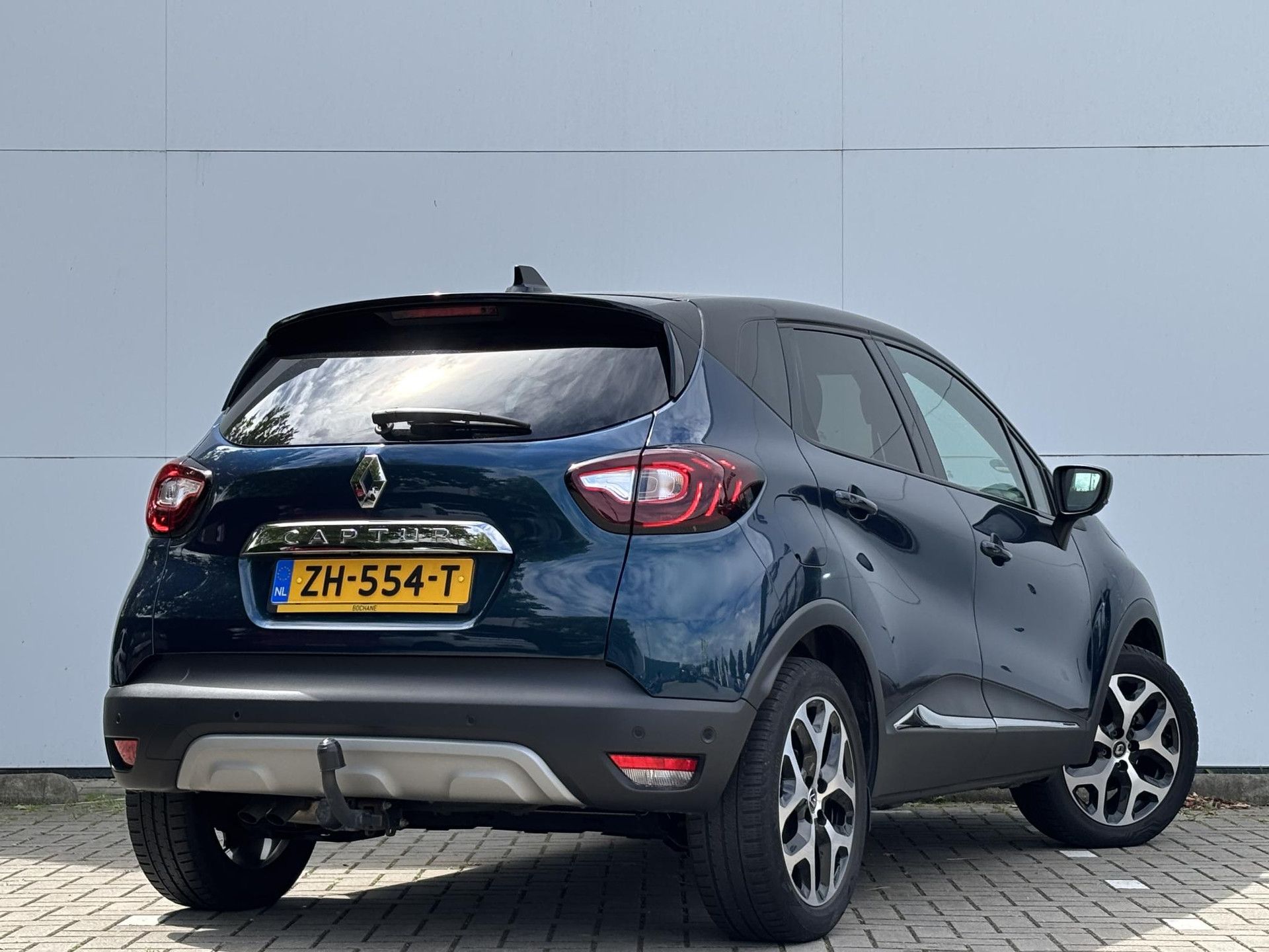 Renault Captur met kenteken ZH-554-T – achteraanzicht