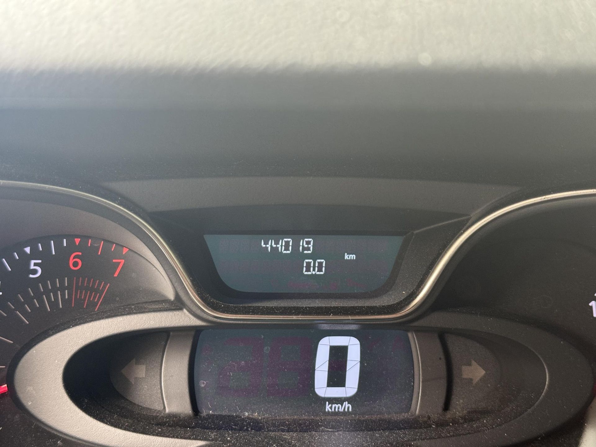 Renault Captur met kenteken ZV-229-N – dashboard