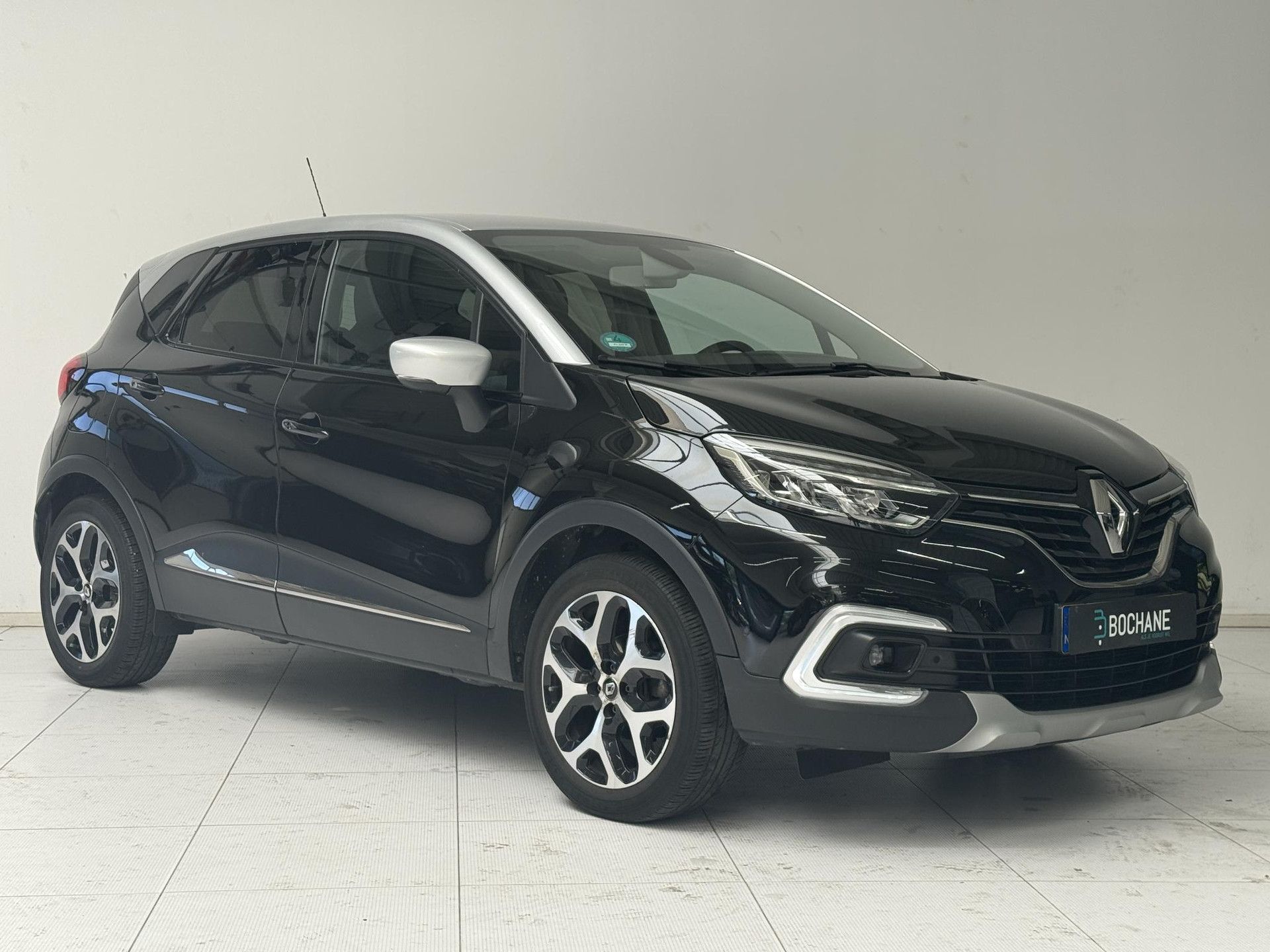 Renault Captur met kenteken ZV-229-N – detailfoto
