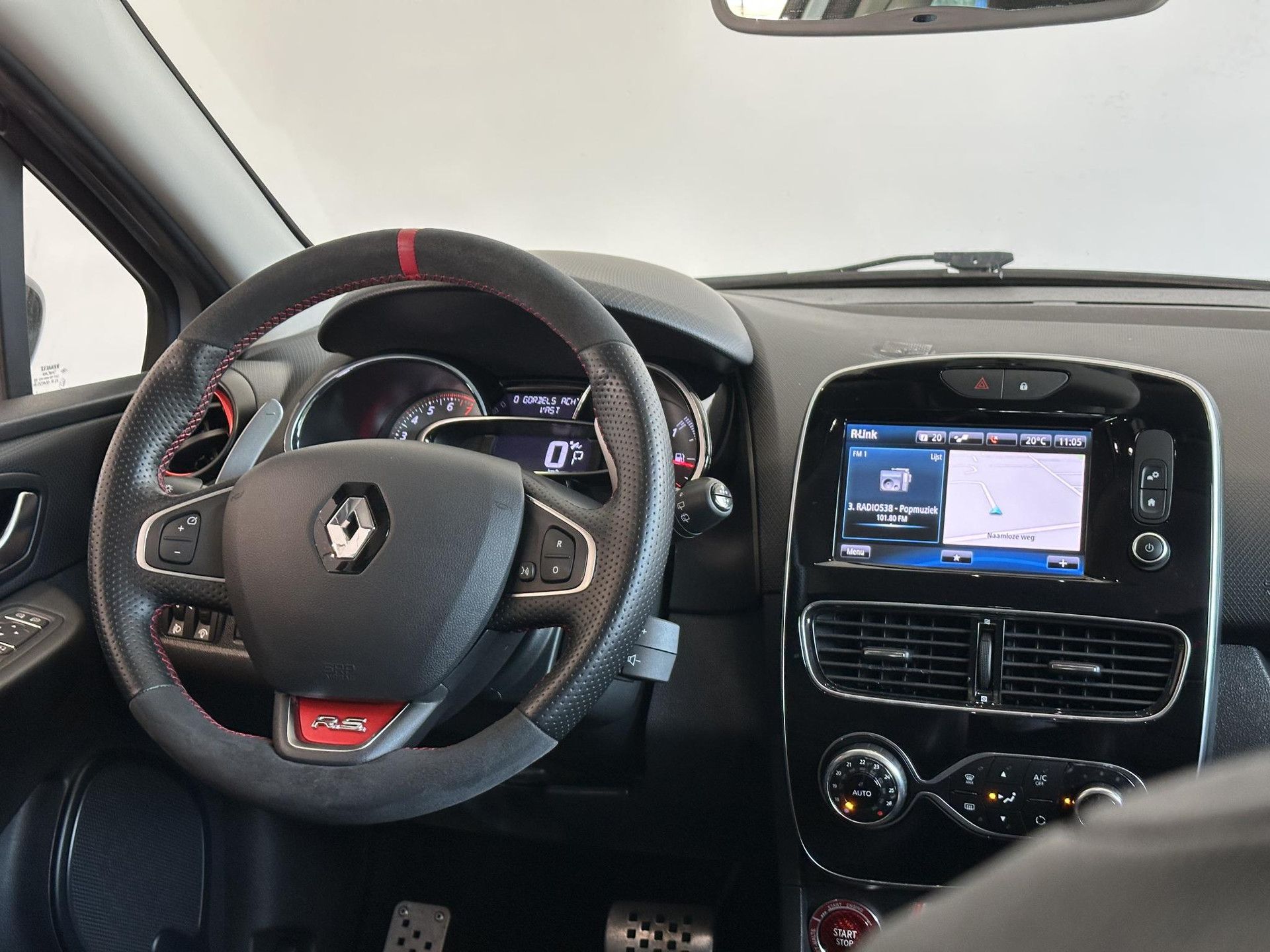 Renault Clio met kenteken G-739-GL – dashboard