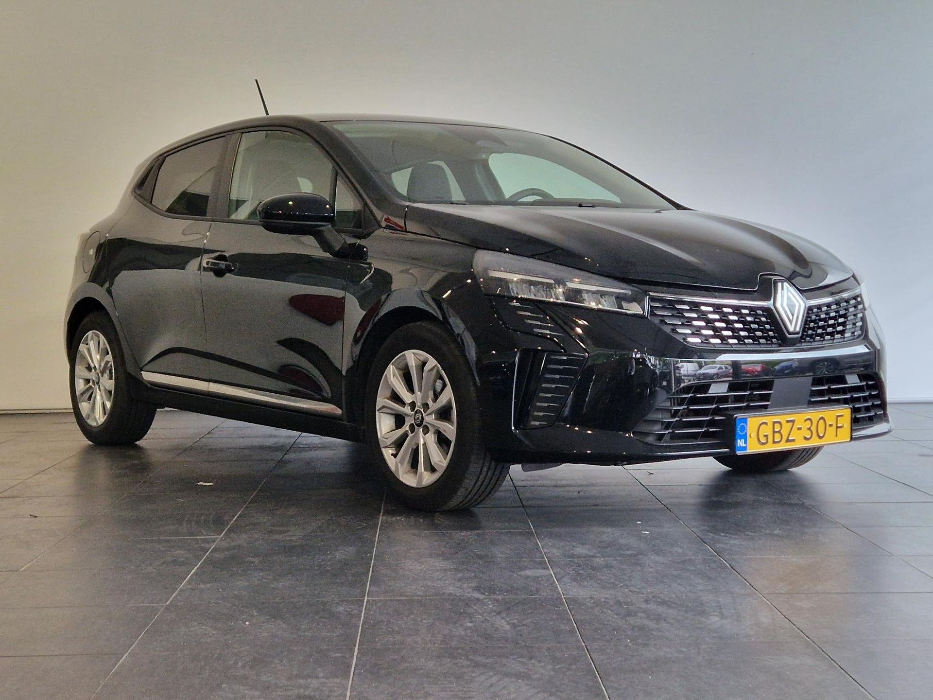 Renault Clio met kenteken GBZ-30-F – interieur
