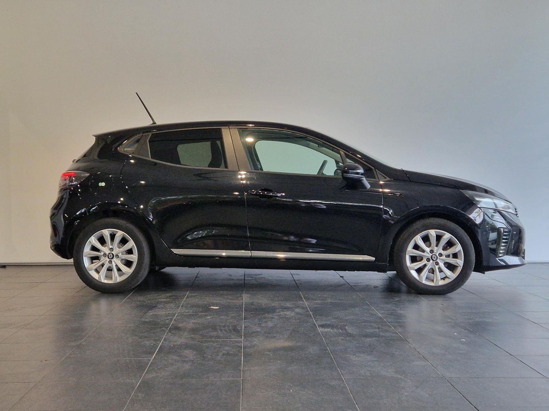Renault Clio met kenteken GBZ-30-F – dashboard