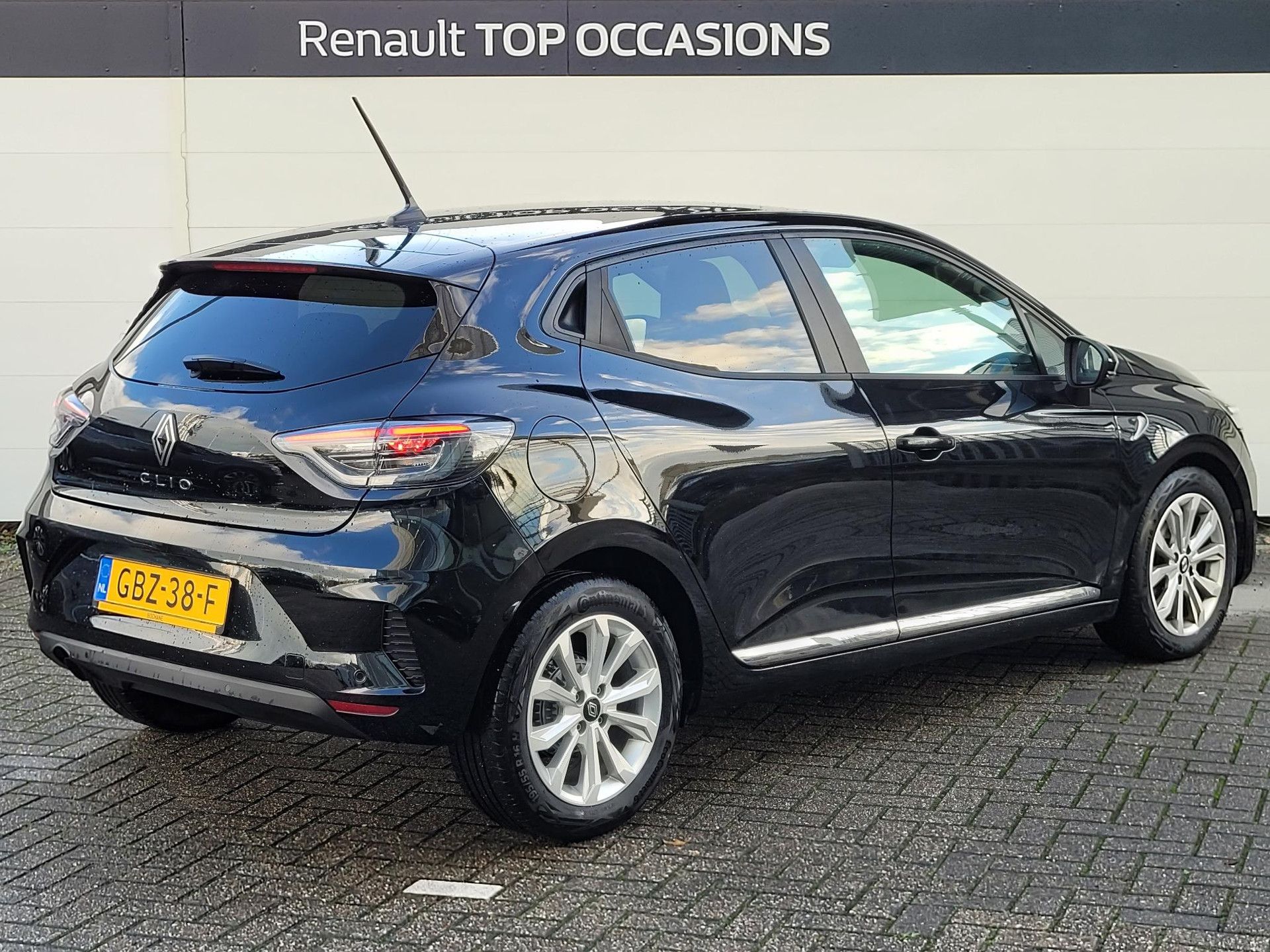 Renault Clio met kenteken GBZ-38-F – achteraanzicht