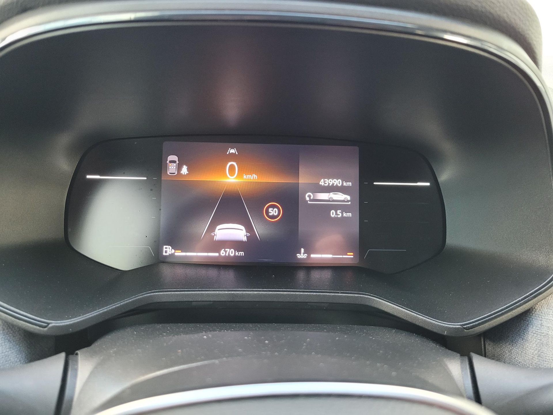 Renault Clio met kenteken GBZ-38-F – dashboard