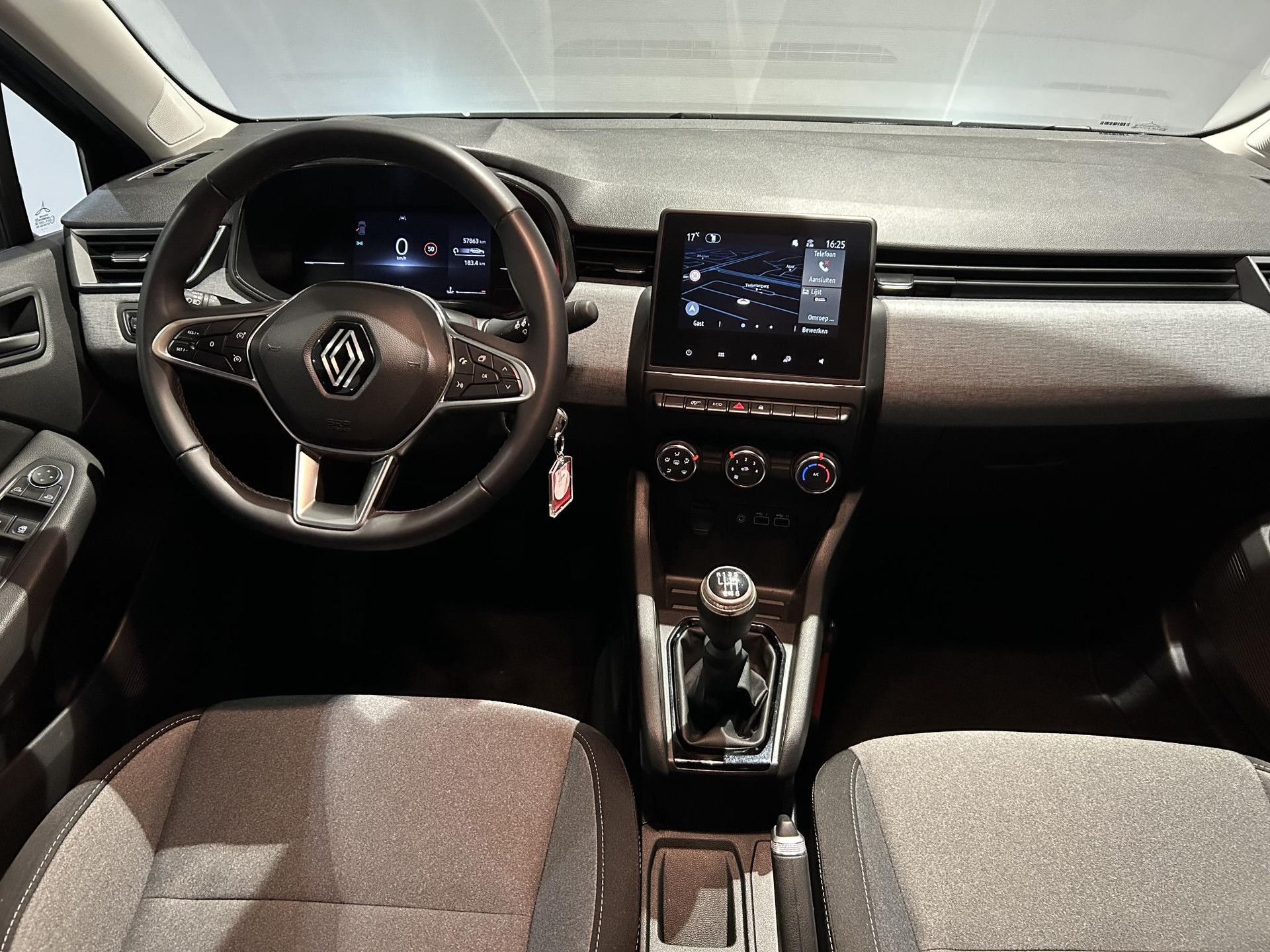 Renault Clio met kenteken GBZ-41-F – interieur