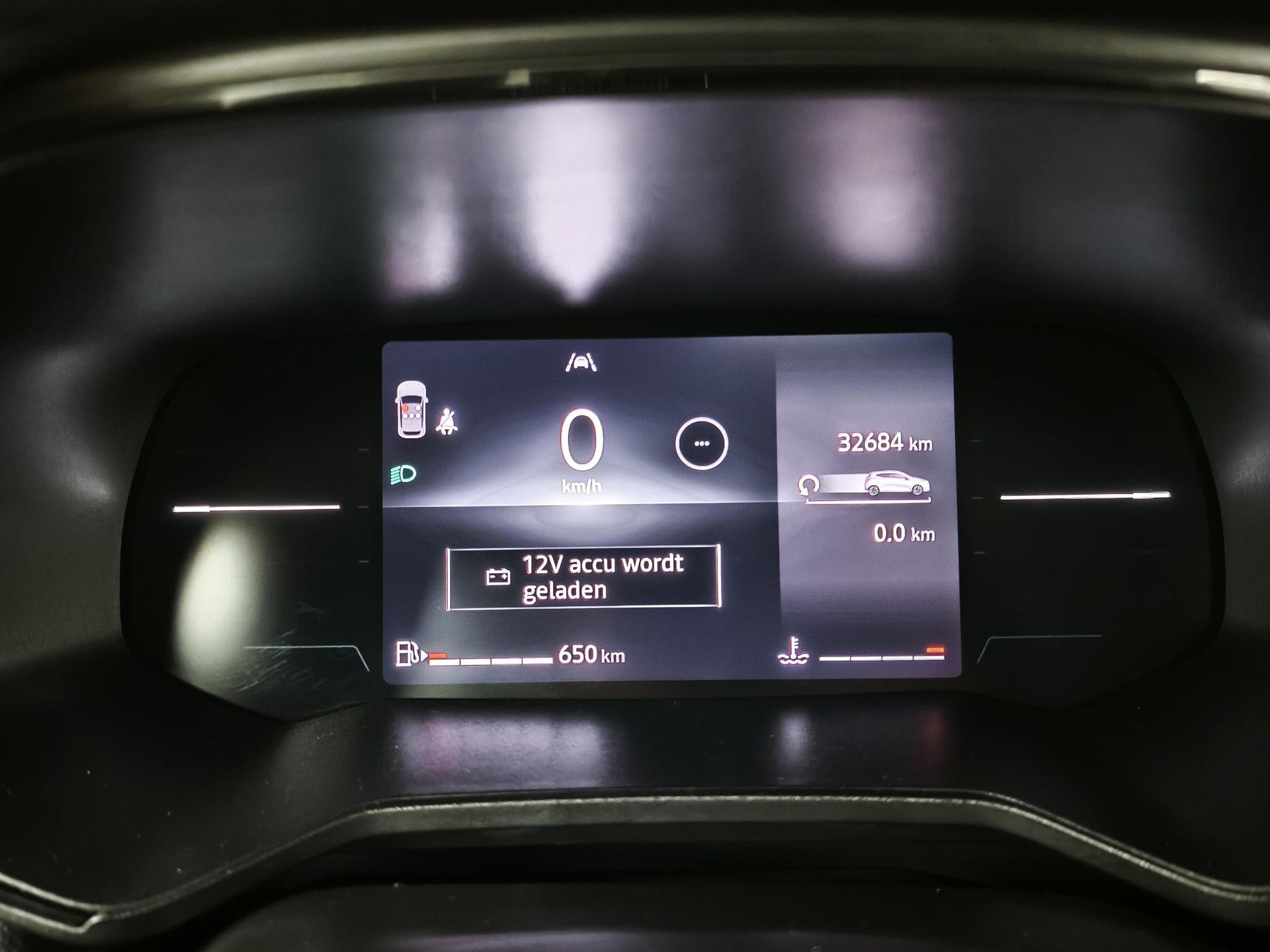 Renault Clio met kenteken GFN-13-L – dashboard