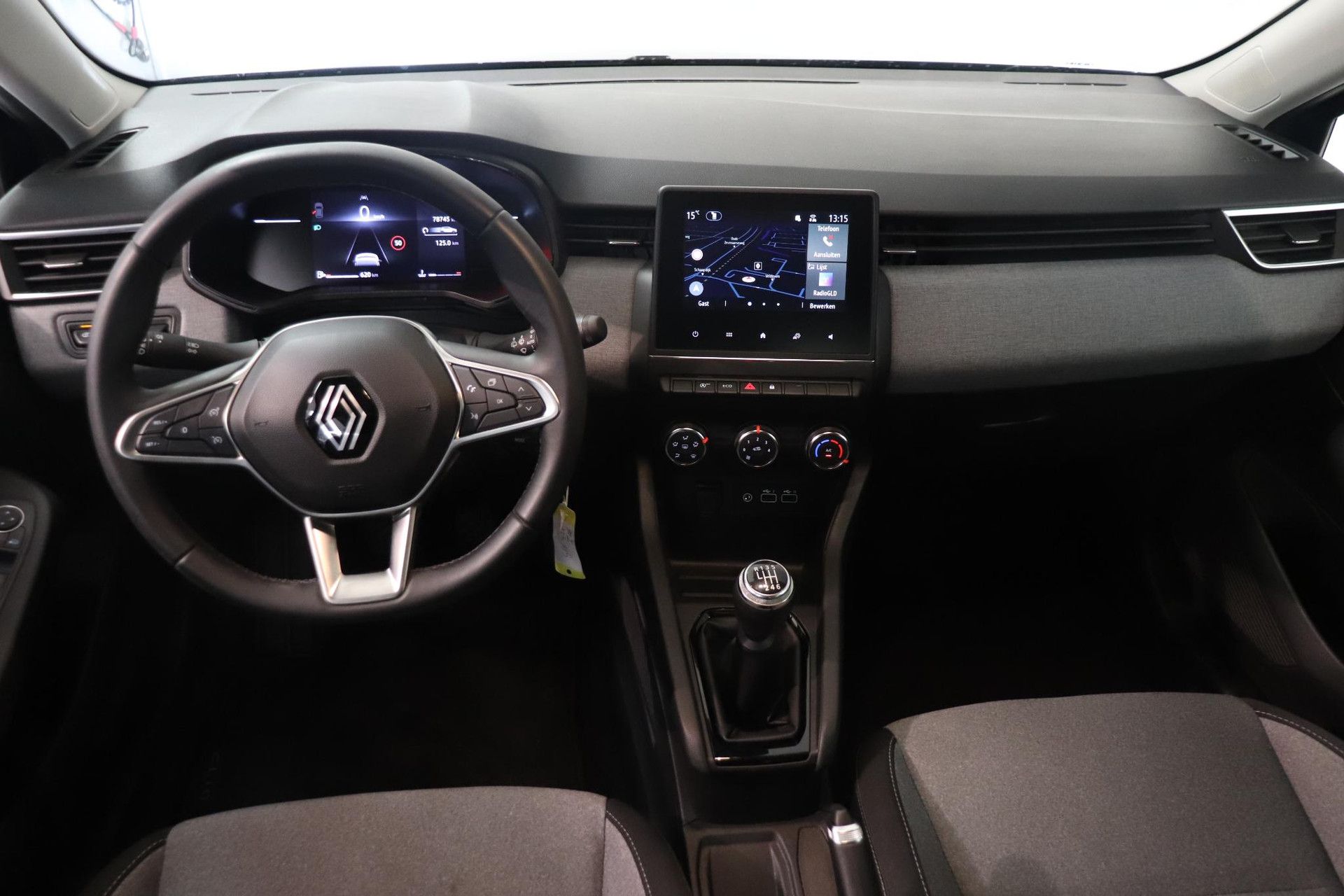 Renault Clio met kenteken GFP-47-X – interieur