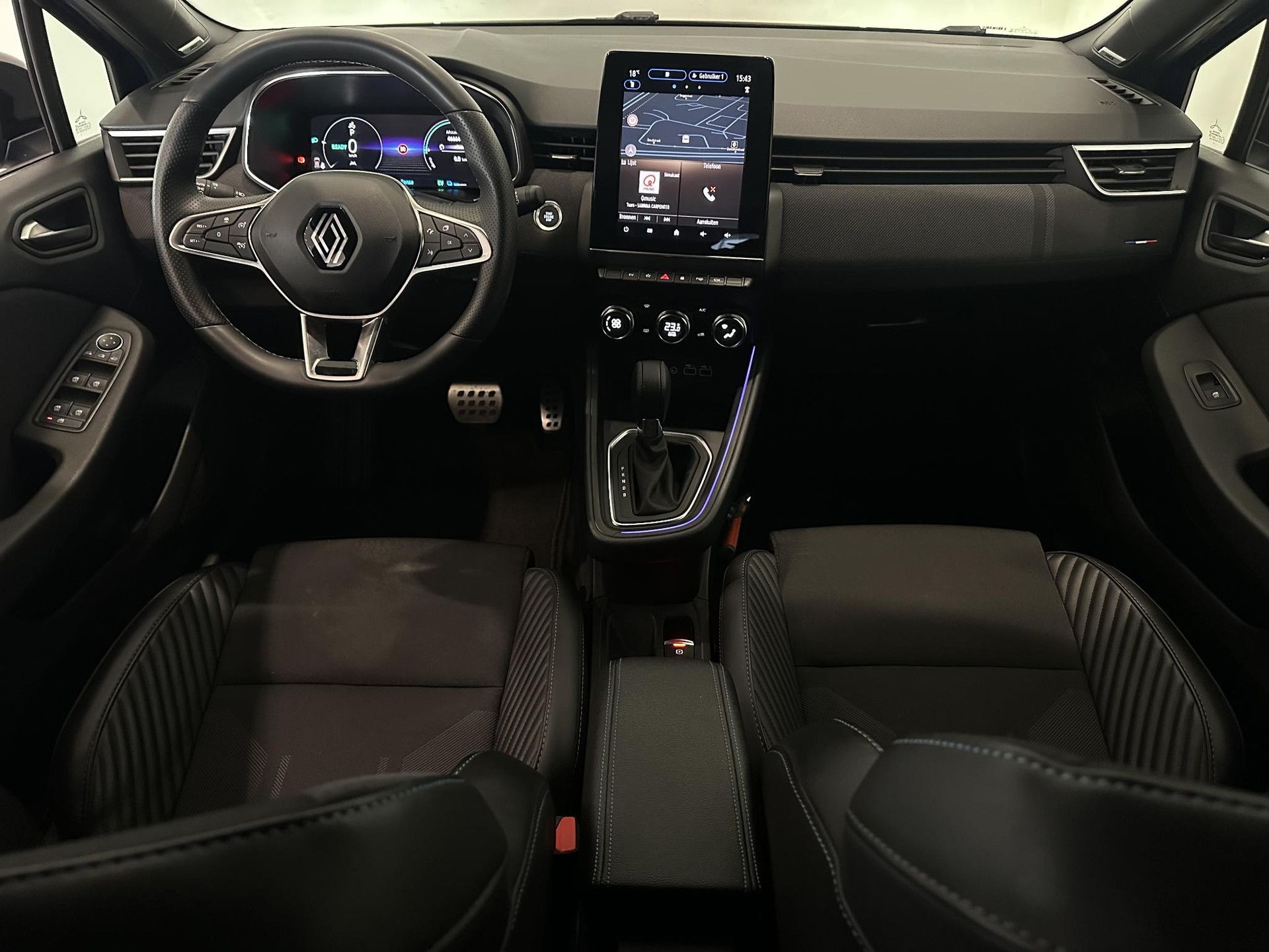 Renault Clio met kenteken GFP-51-X – interieur