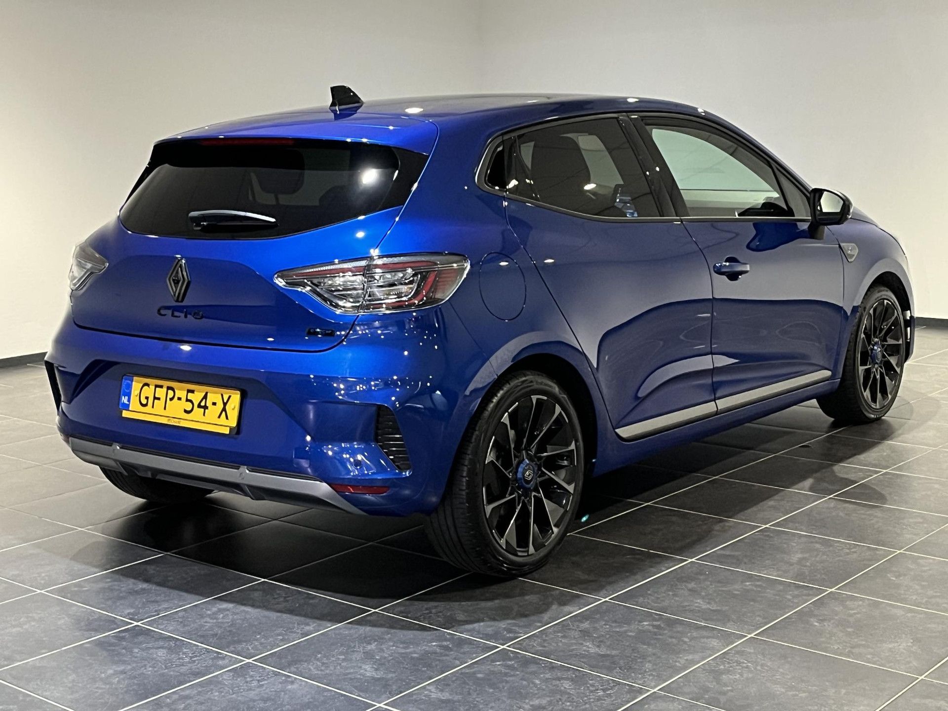 Renault Clio met kenteken GFP-54-X – achteraanzicht
