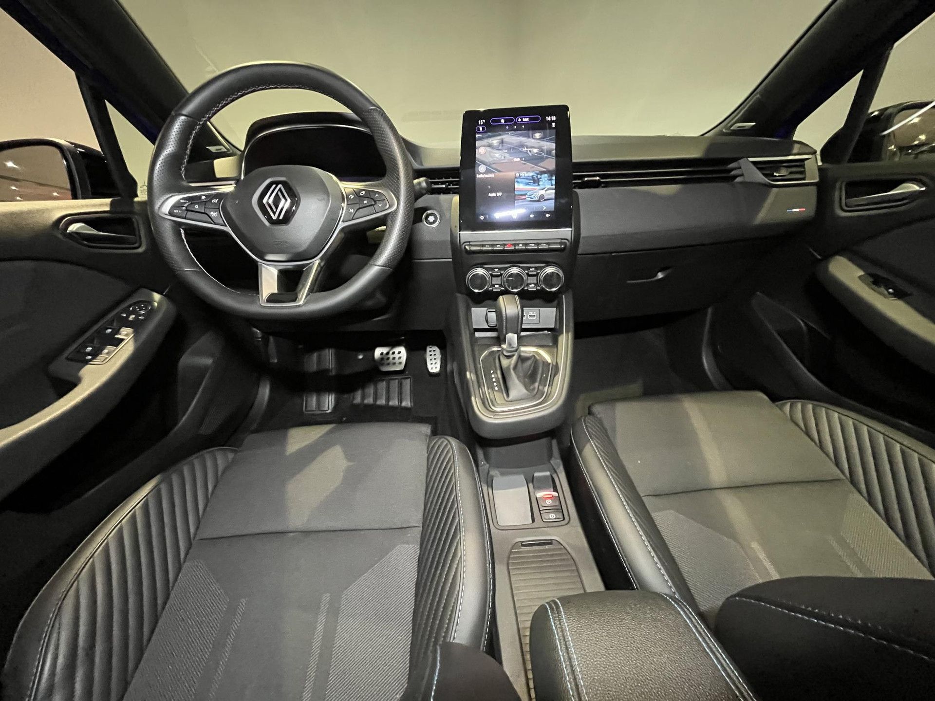 Renault Clio met kenteken GFP-54-X – interieur