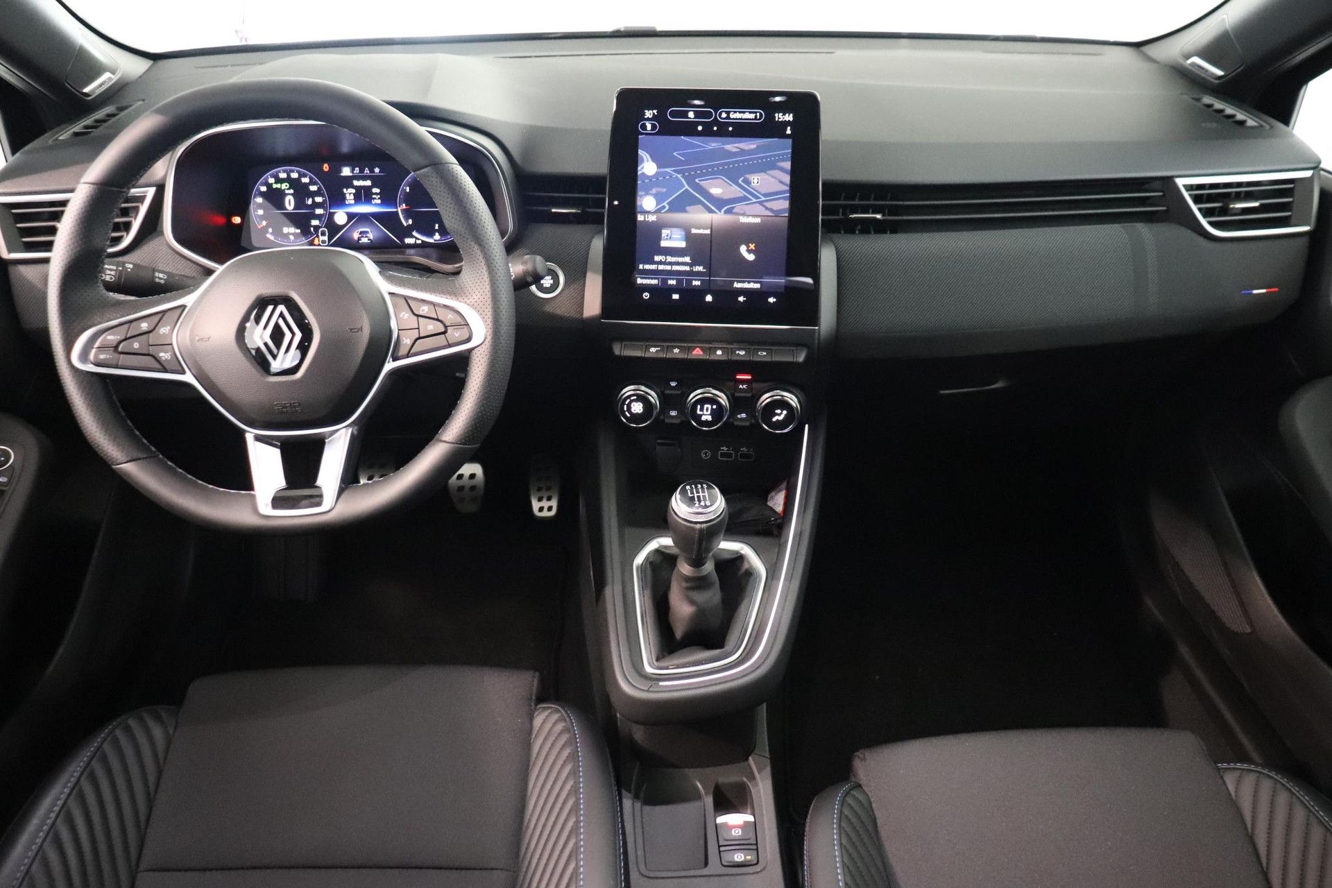 Renault Clio met kenteken GKT-24-J – interieur