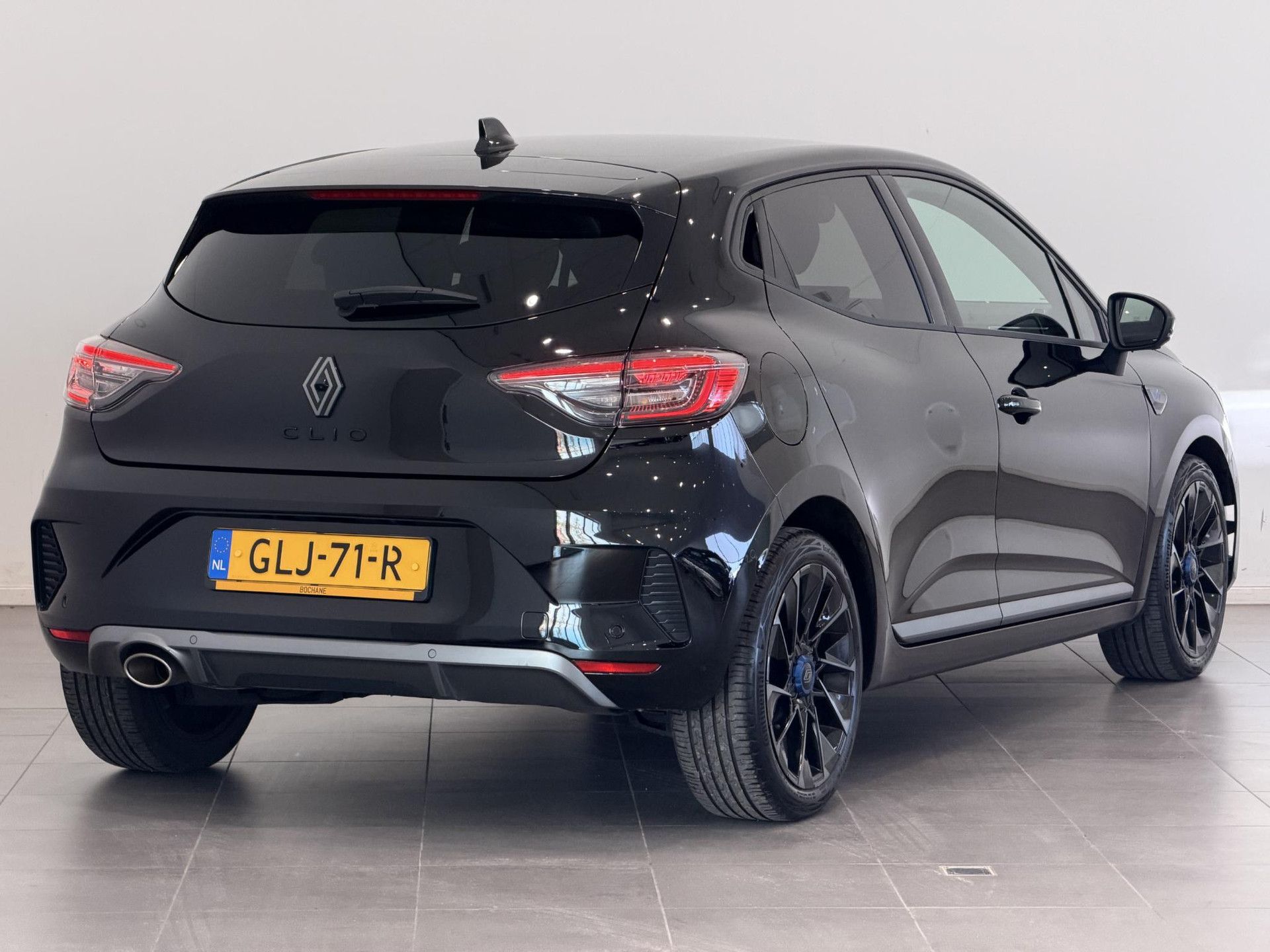 Renault Clio met kenteken GLJ-71-R – achteraanzicht
