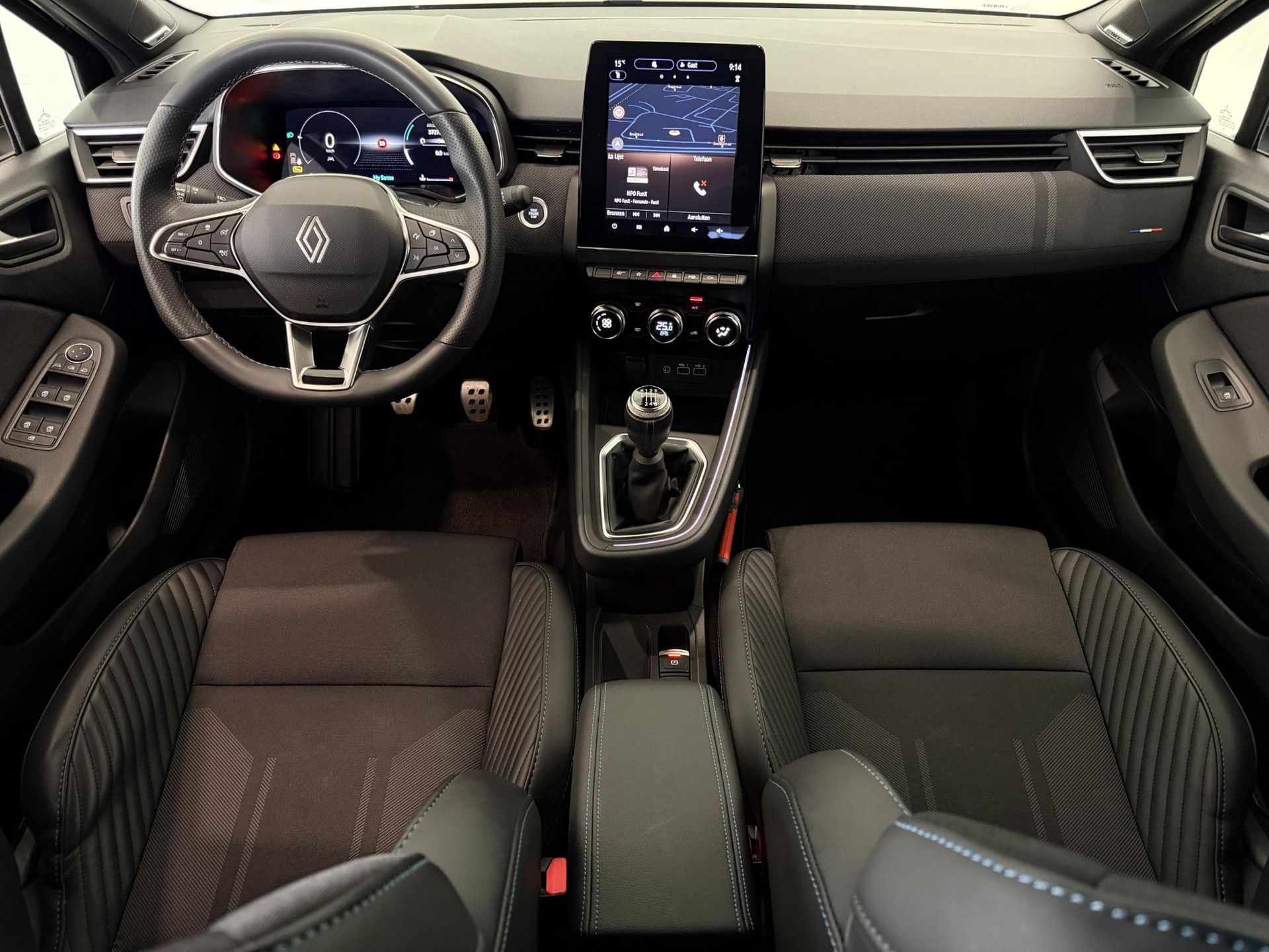 Renault Clio met kenteken GLJ-71-R – interieur