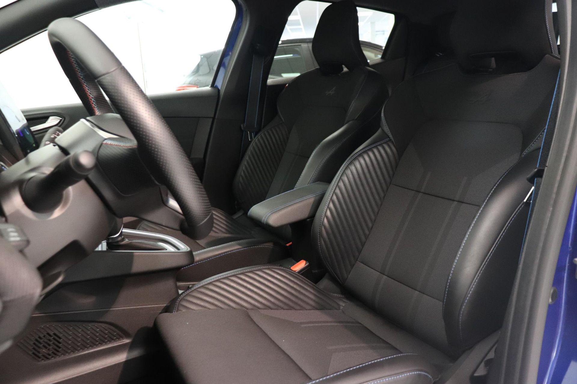 Renault Clio met kenteken GRF-06-X – dashboard