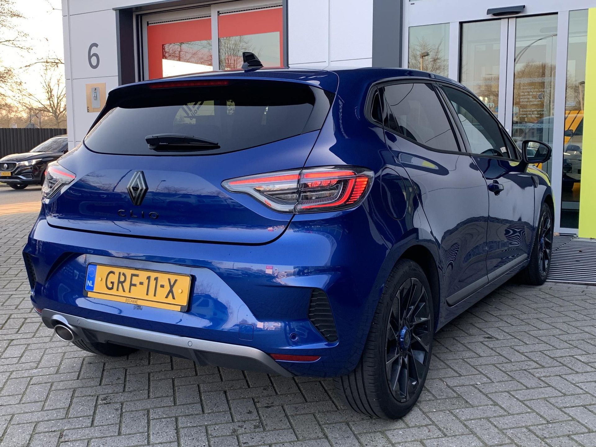Renault Clio met kenteken GRF-11-X – achteraanzicht
