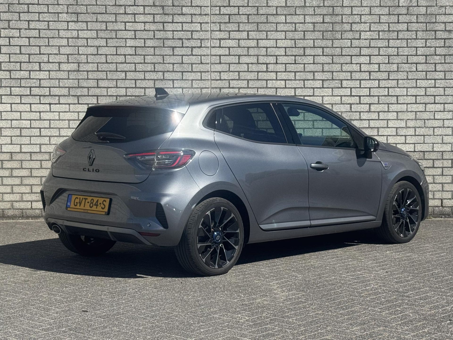 Renault Clio met kenteken GVT-84-S – achteraanzicht