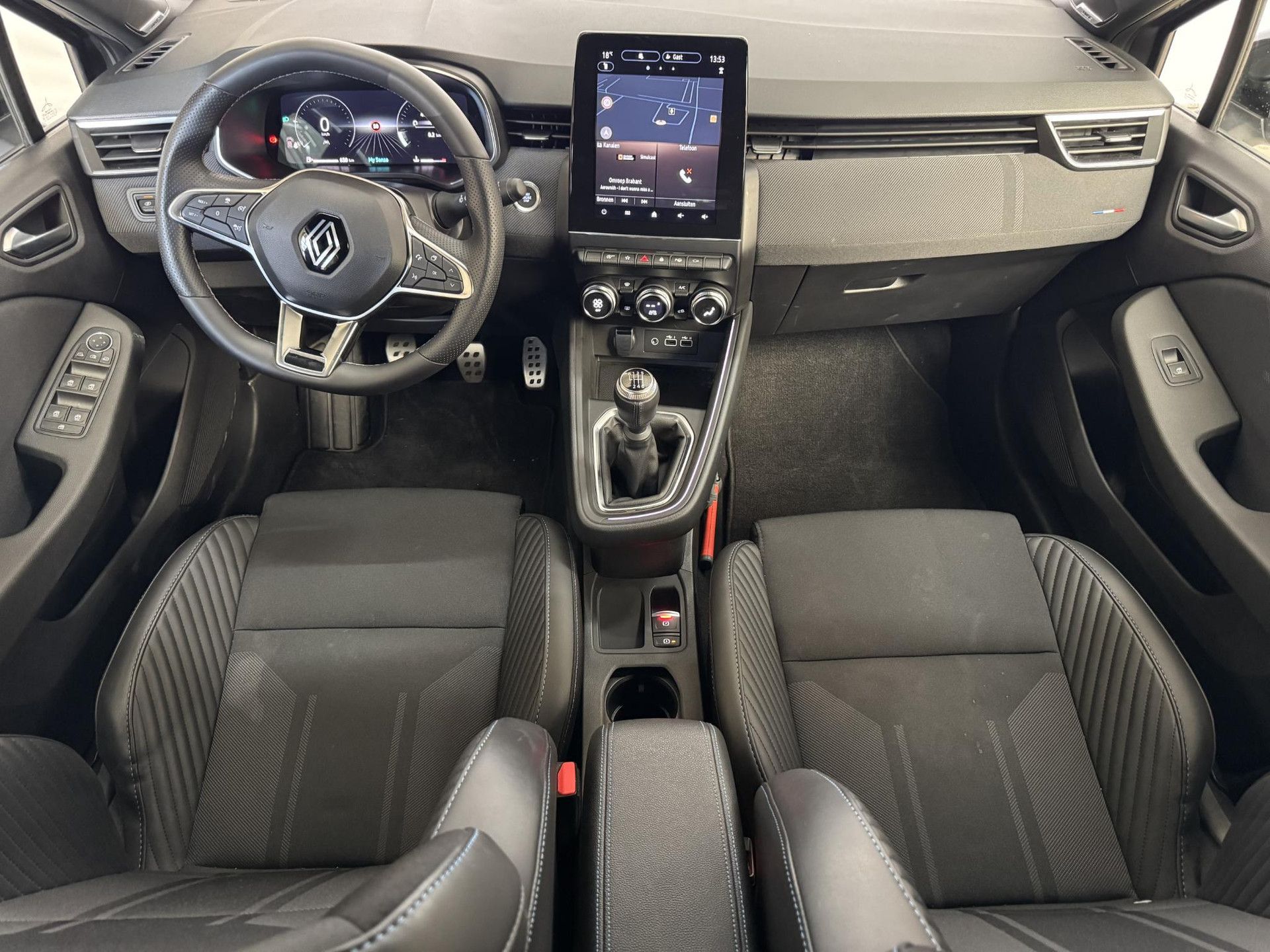 Renault Clio met kenteken GVT-84-S – interieur