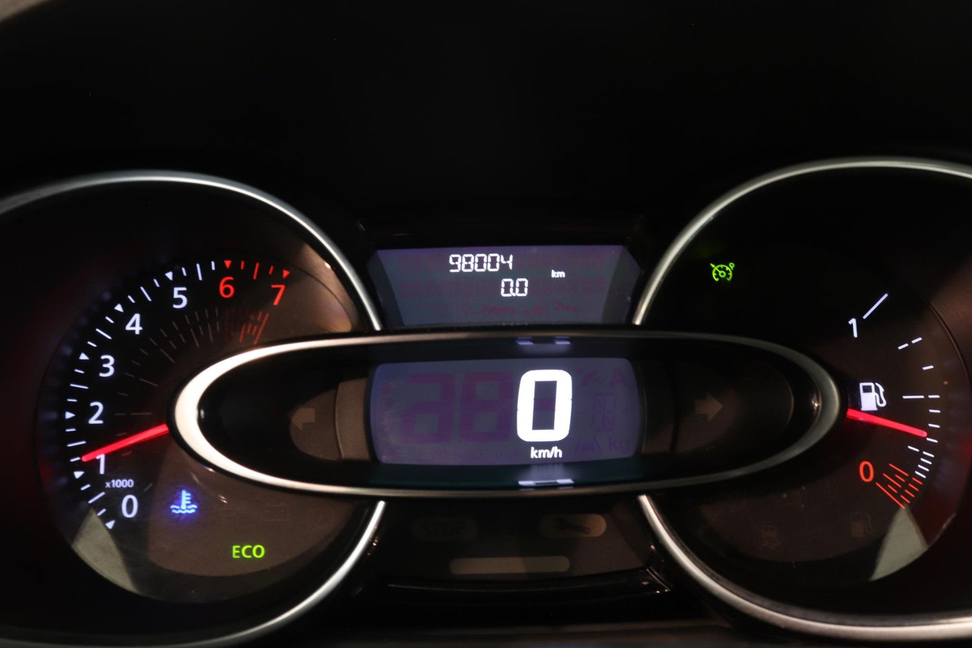 Renault Clio met kenteken J-385-HH – dashboard