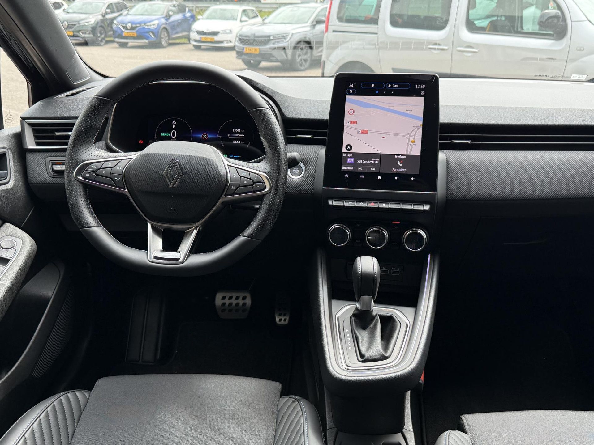 Renault Clio met kenteken JBH-45-P – interieur