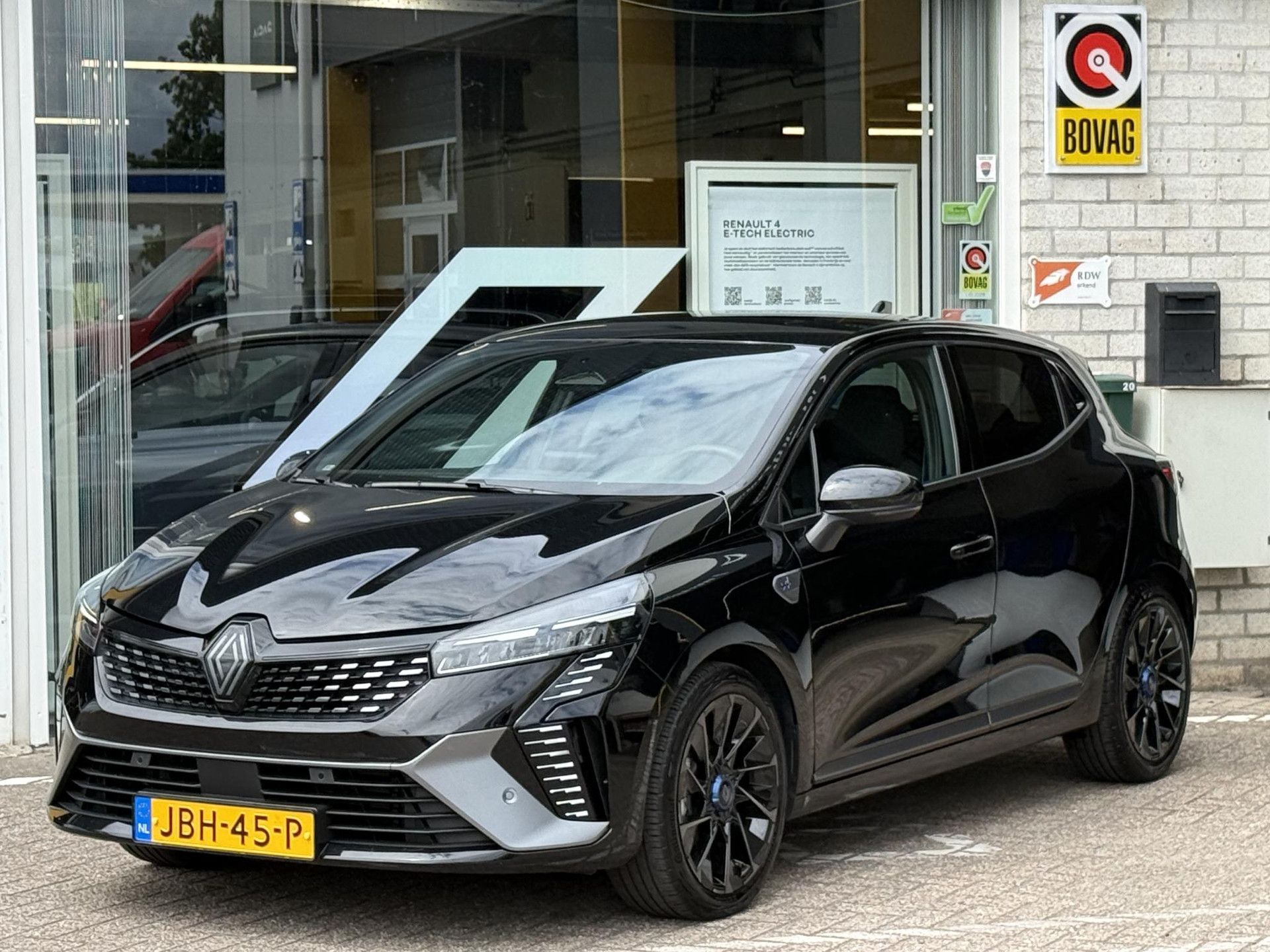 Renault Clio met kenteken JBH-45-P – detailfoto