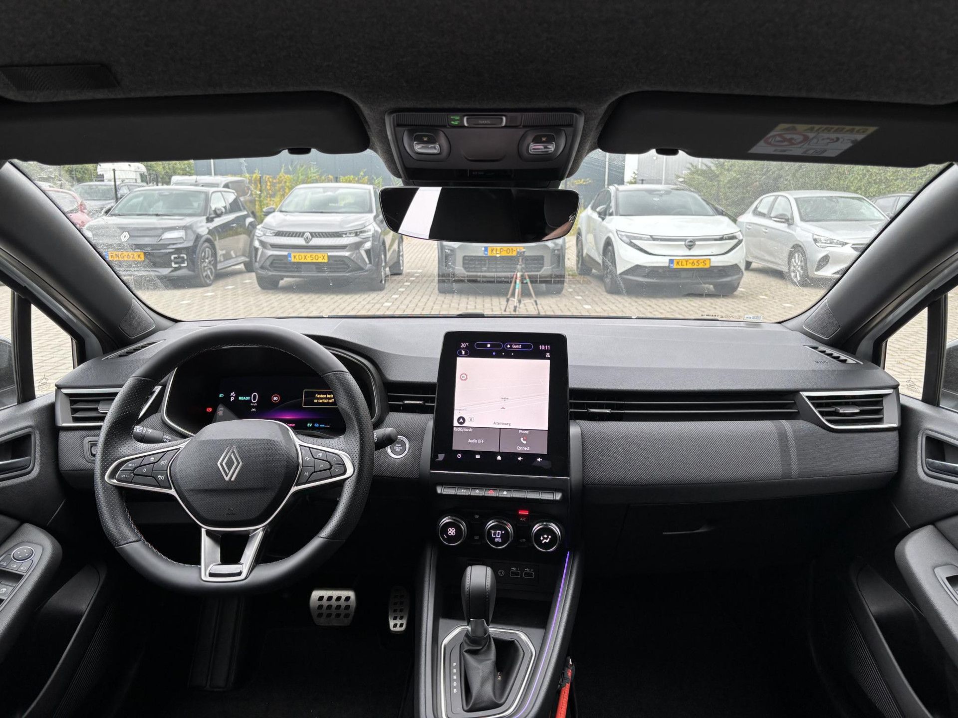 Renault Clio met kenteken JBH-46-P – interieur