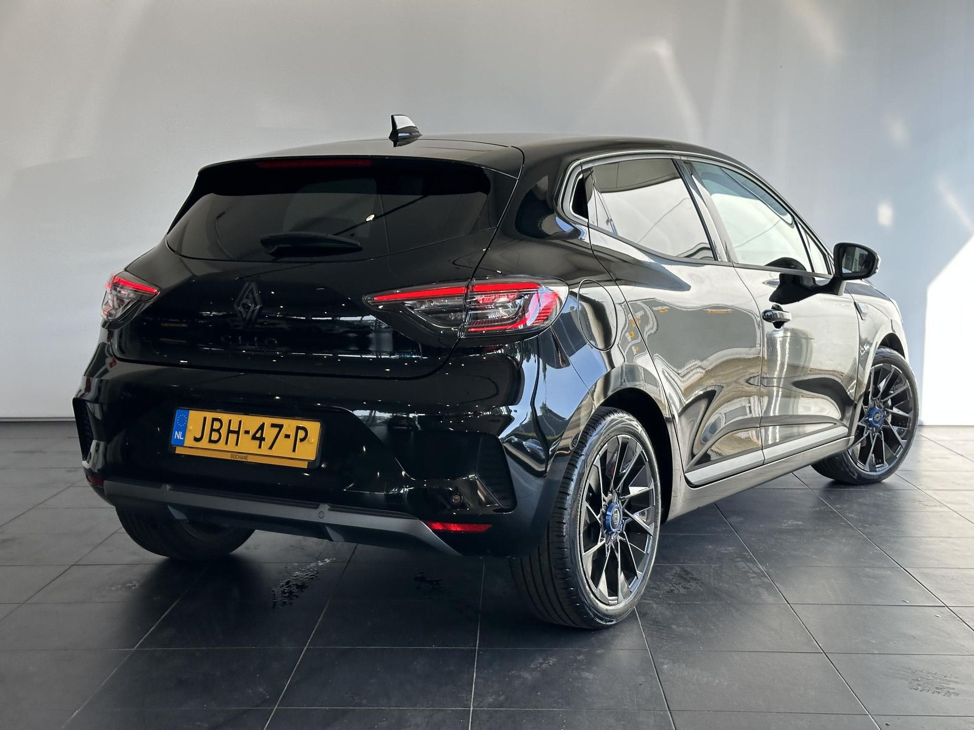 Renault Clio met kenteken JBH-47-P – achteraanzicht
