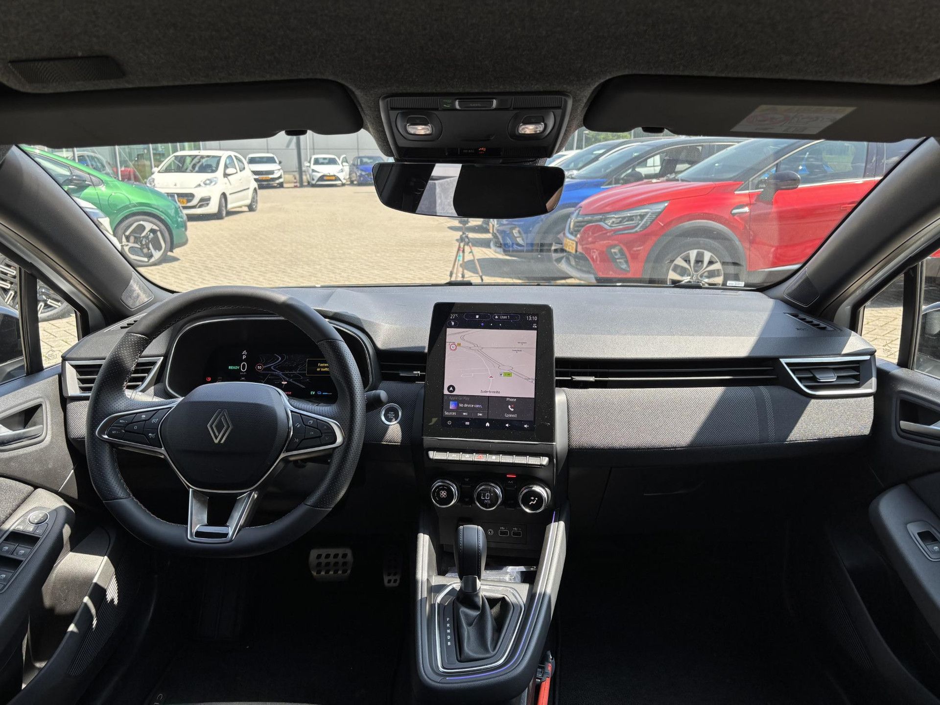 Renault Clio met kenteken JBH-49-P – interieur