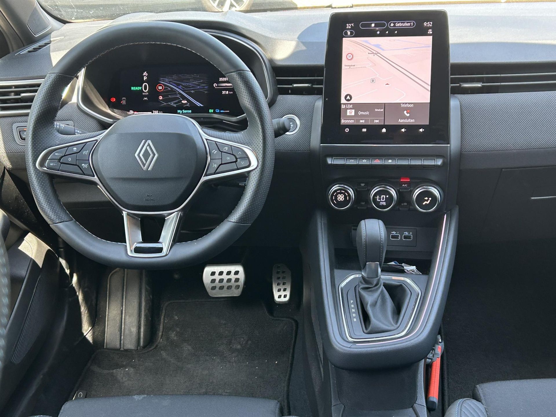 Renault Clio met kenteken JBK-61-S – interieur
