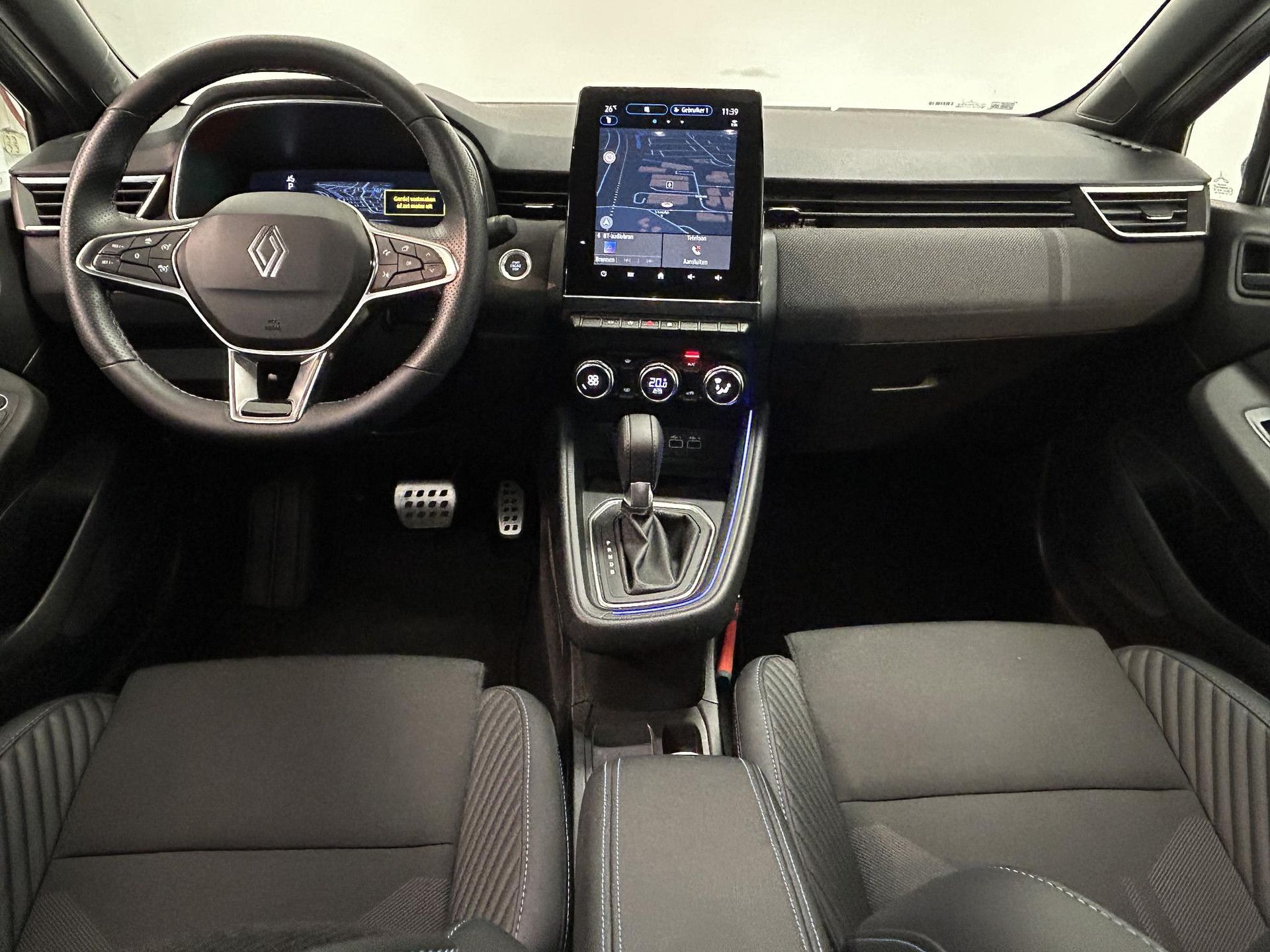 Renault Clio met kenteken JBK-64-S – interieur