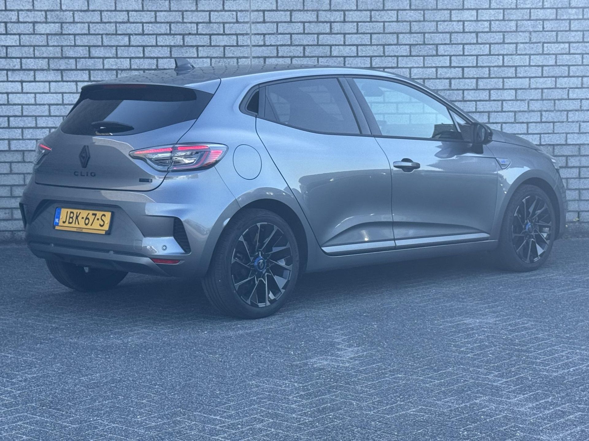 Renault Clio met kenteken JBK-67-S – achteraanzicht