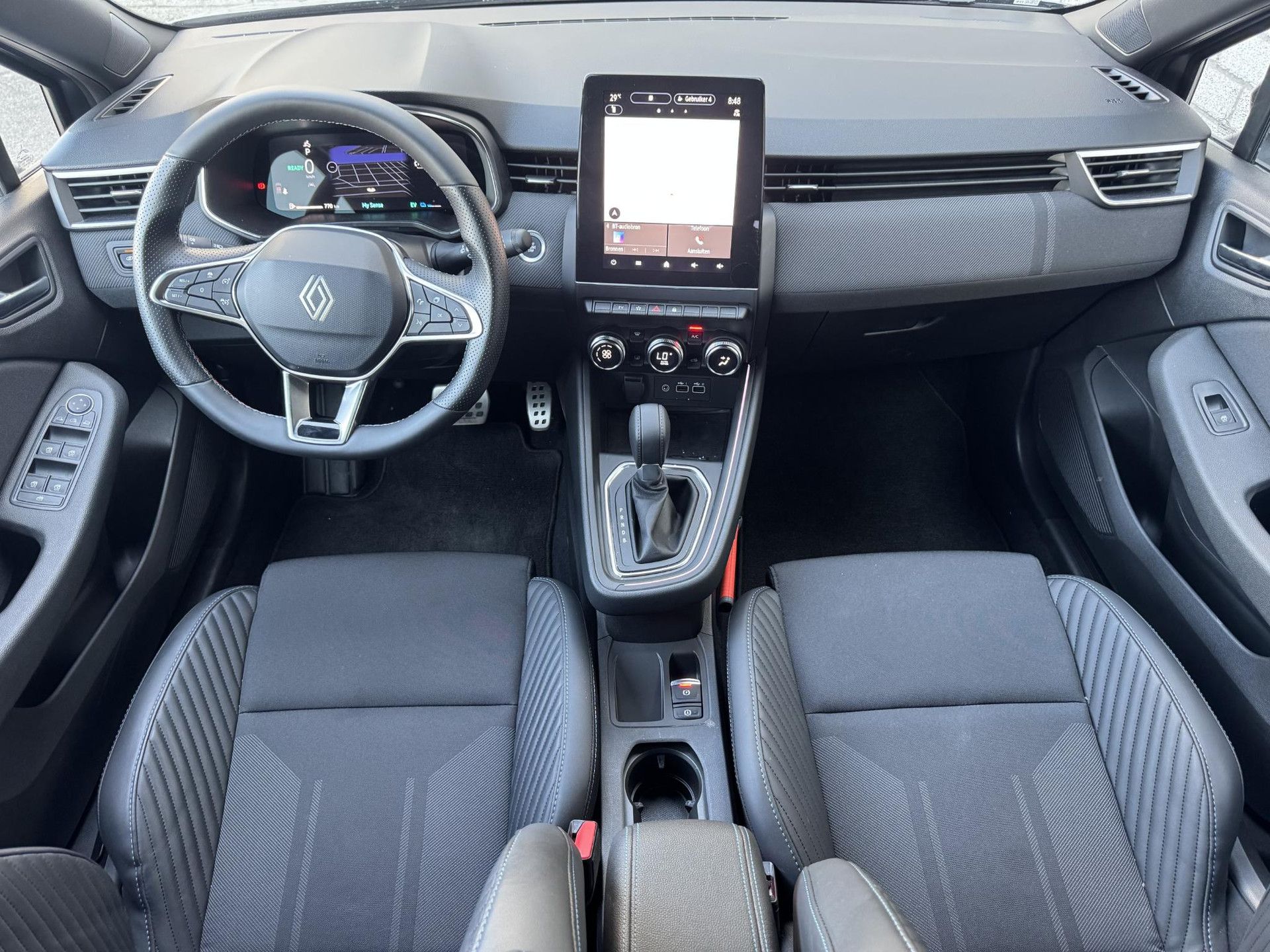 Renault Clio met kenteken JBK-67-S – interieur